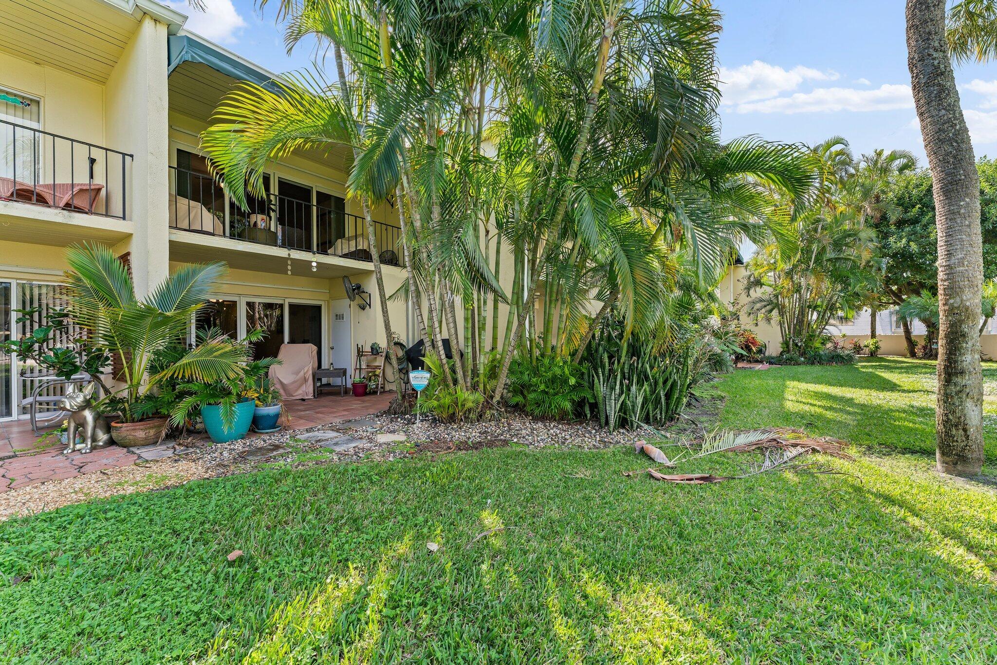 390 Golfview Road D, North Palm Beach Unit: D