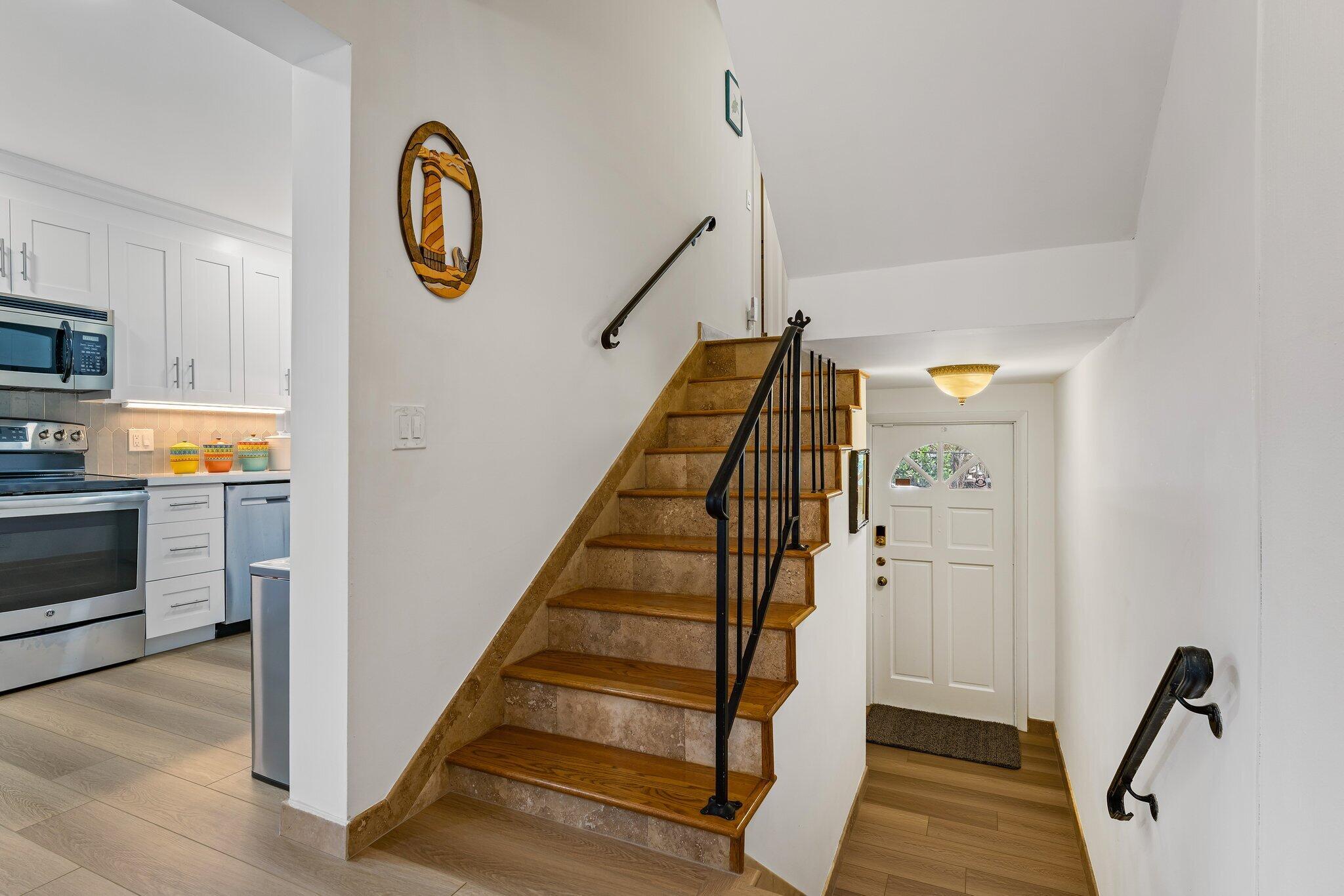 390 Golfview Road D, North Palm Beach Unit: D