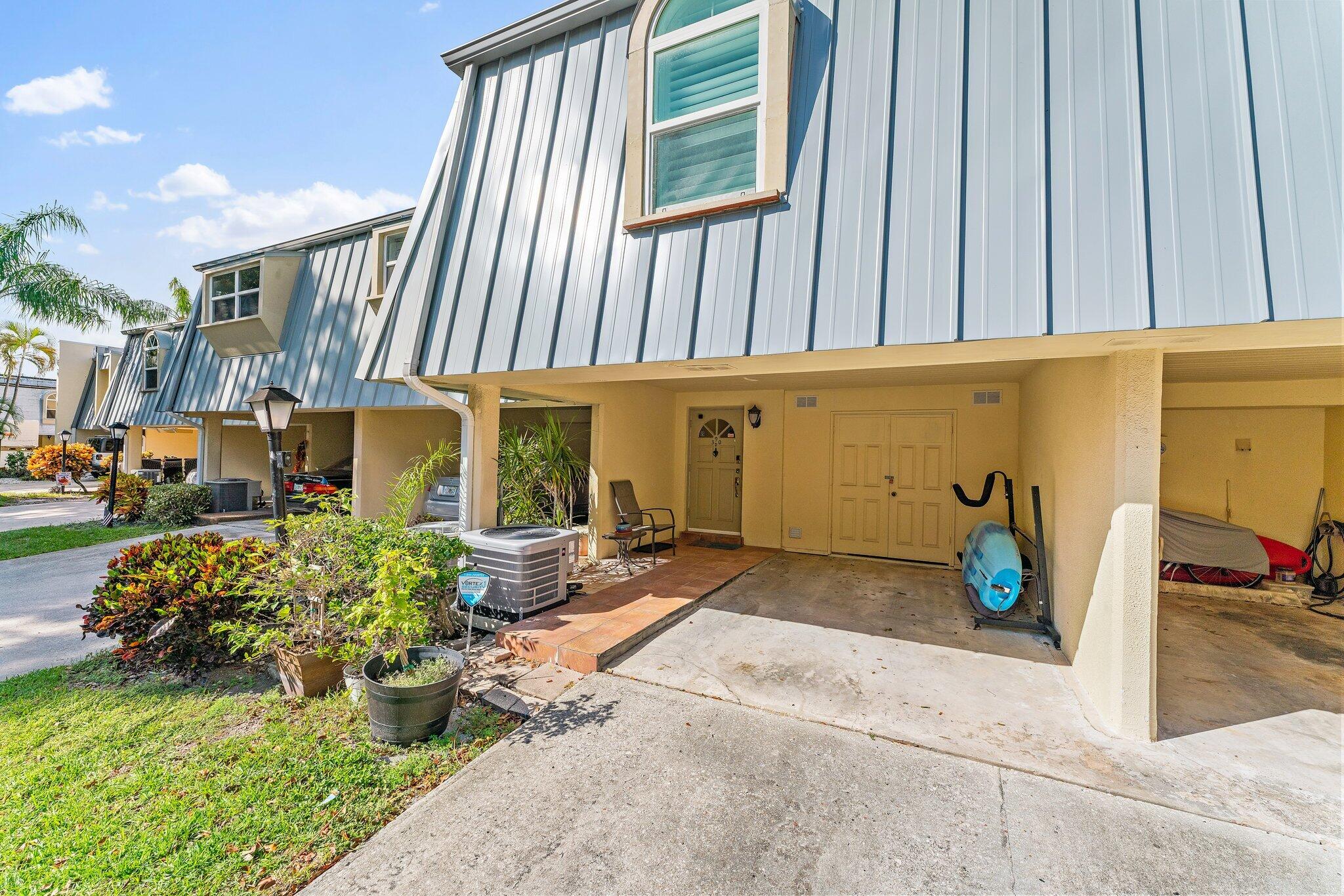 390 Golfview Road D, North Palm Beach Unit: D