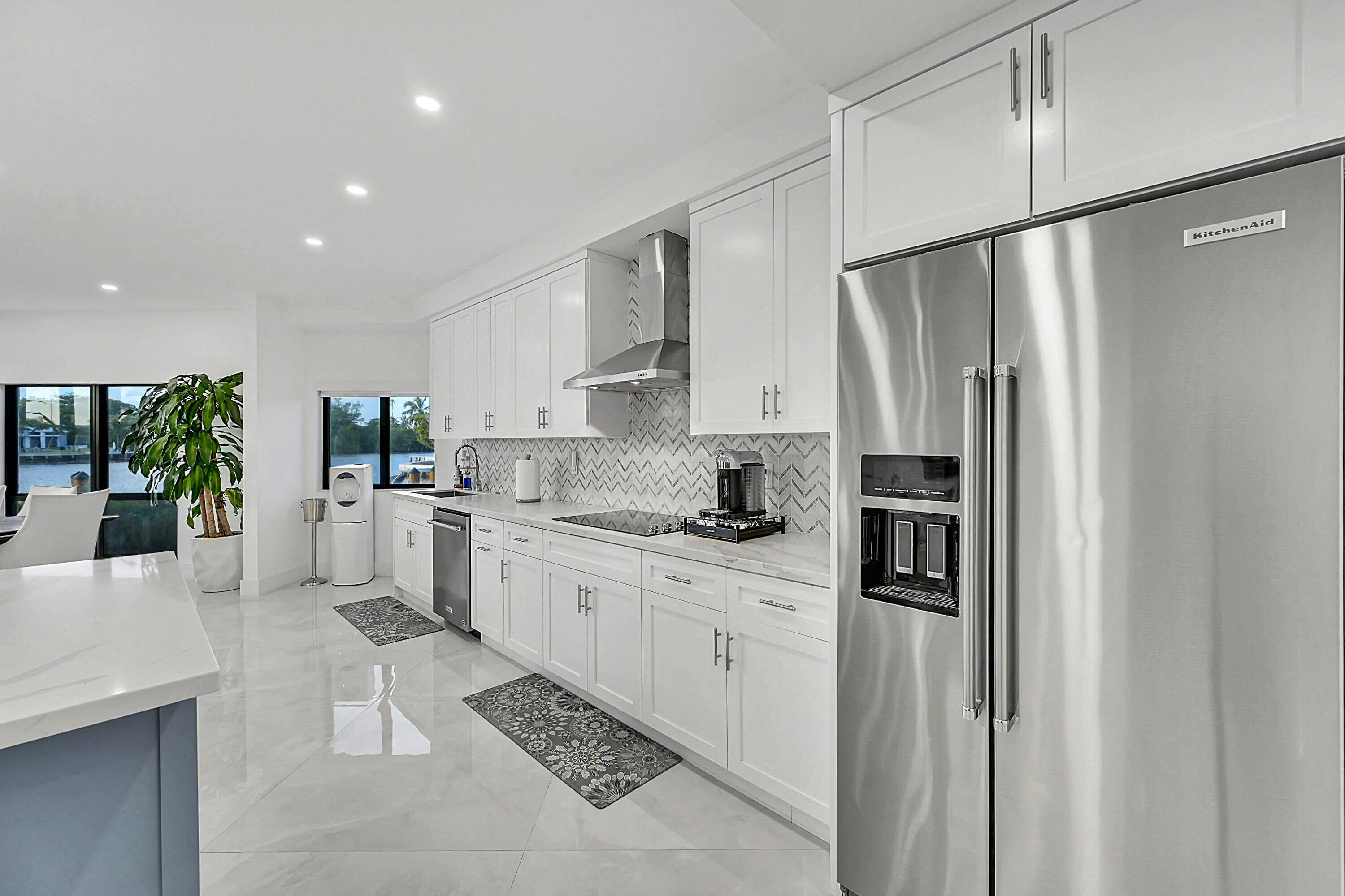 800 Andrews Avenue 9