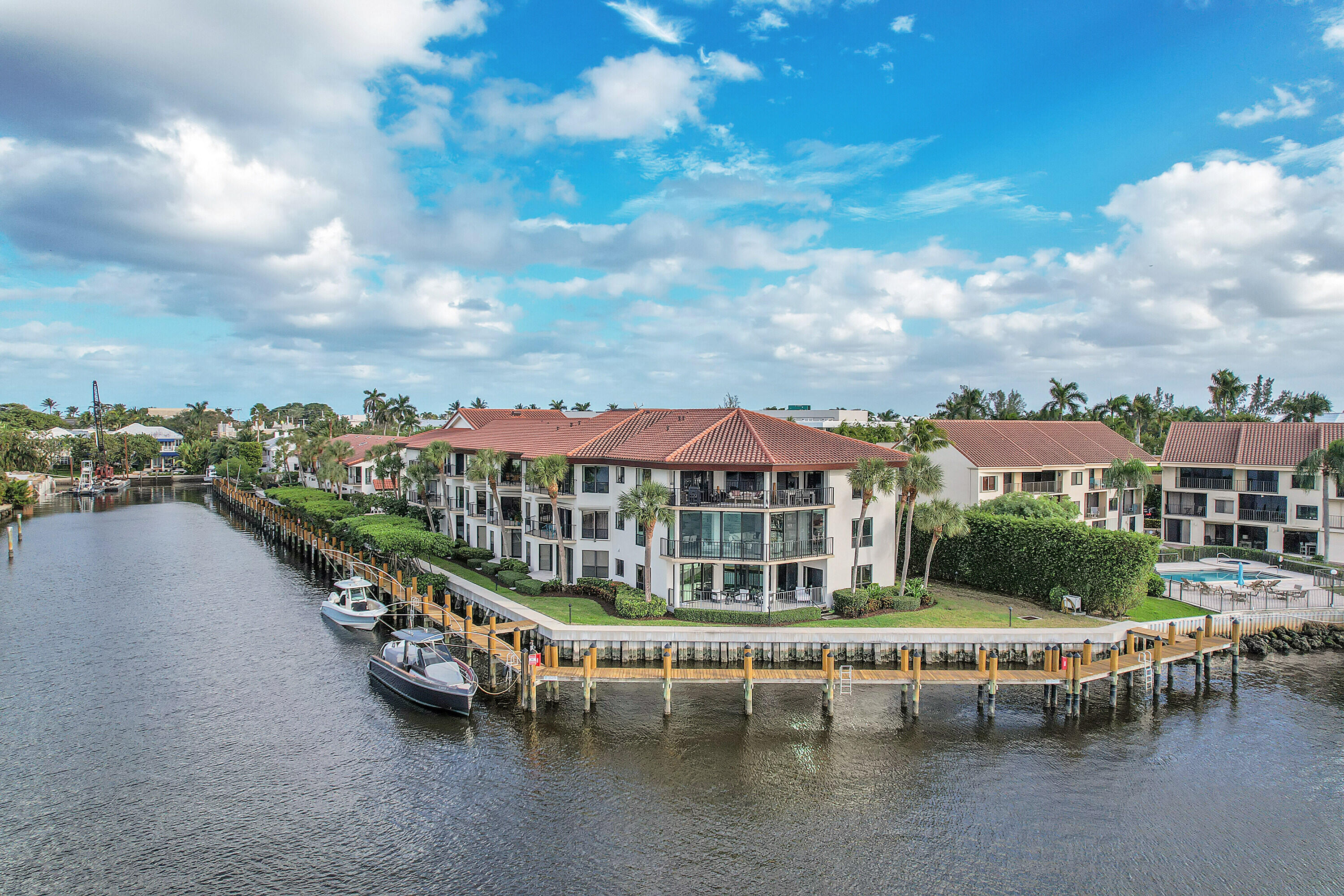 800 Andrews Avenue 9