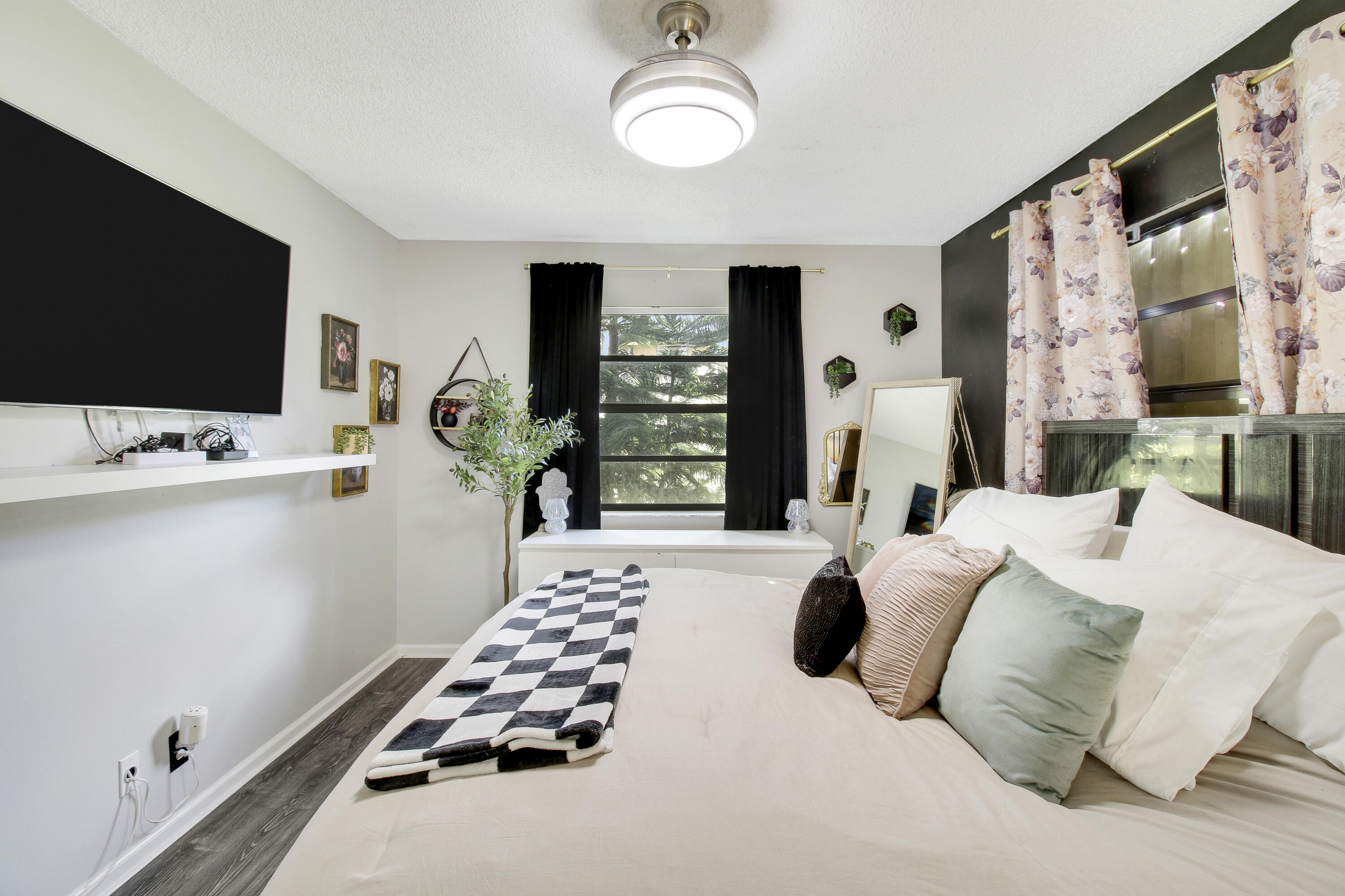 1001 SE 6th Avenue D122