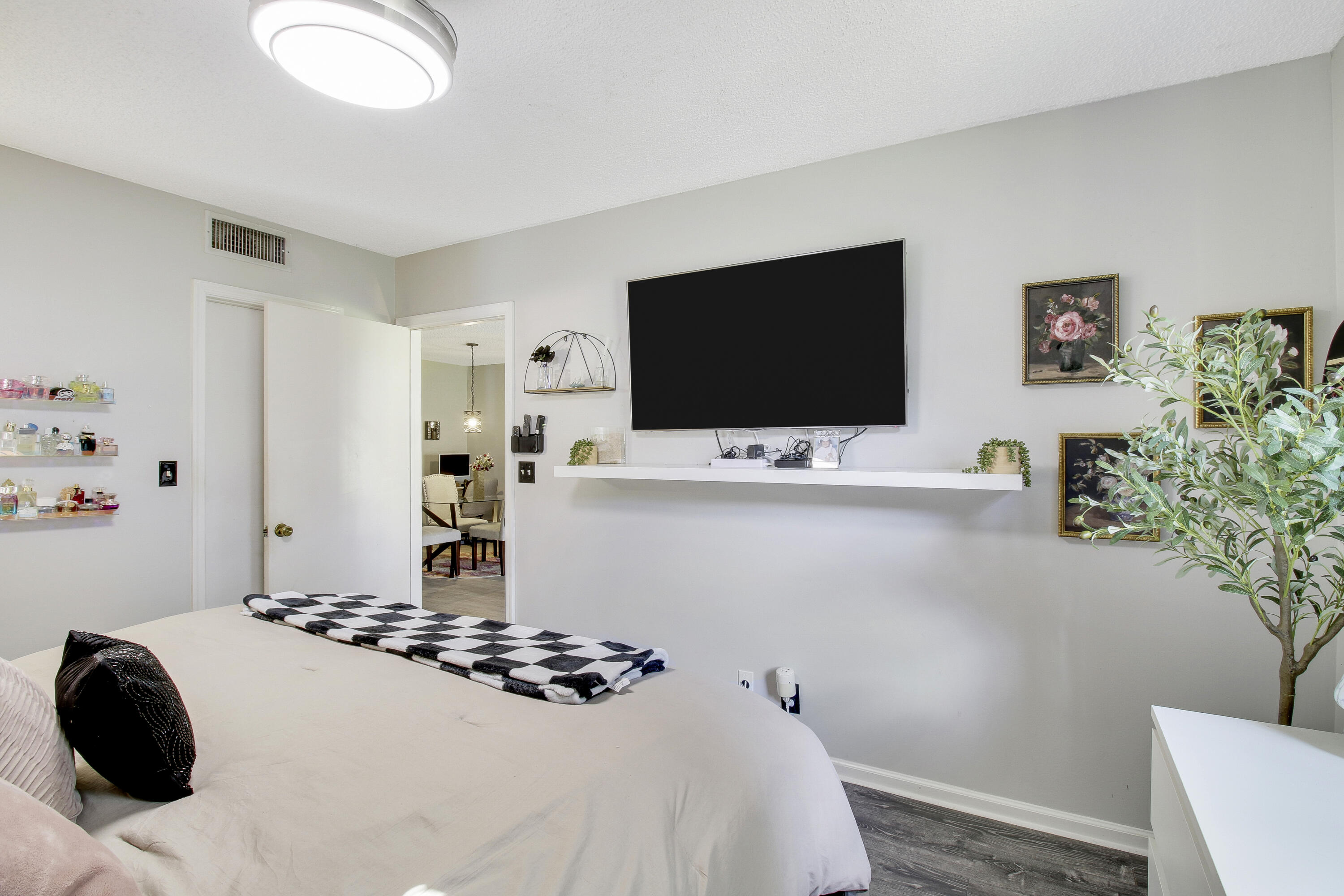 1001 SE 6th Avenue D122