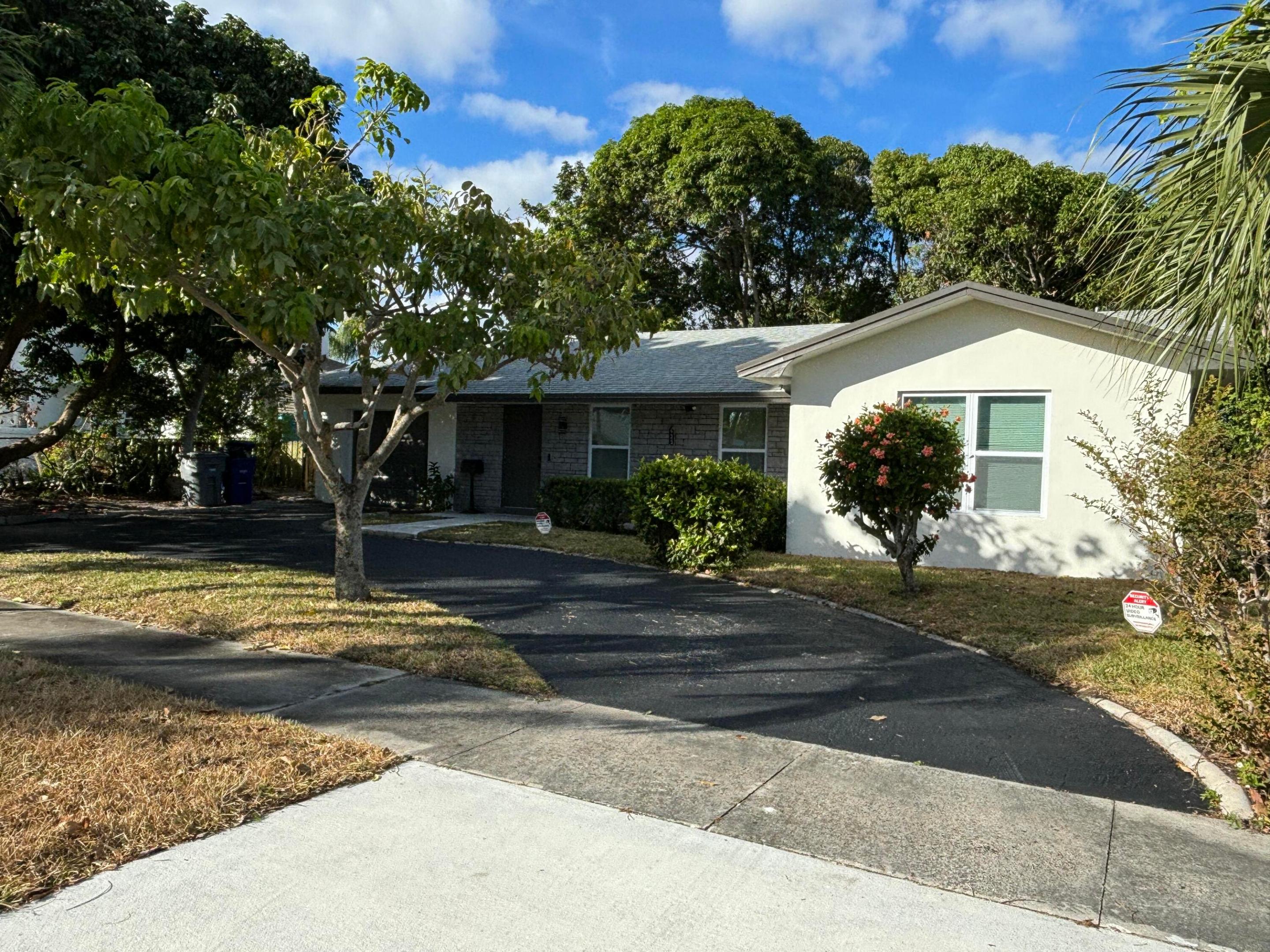 425 Greenbriar Drive, Lake Park
