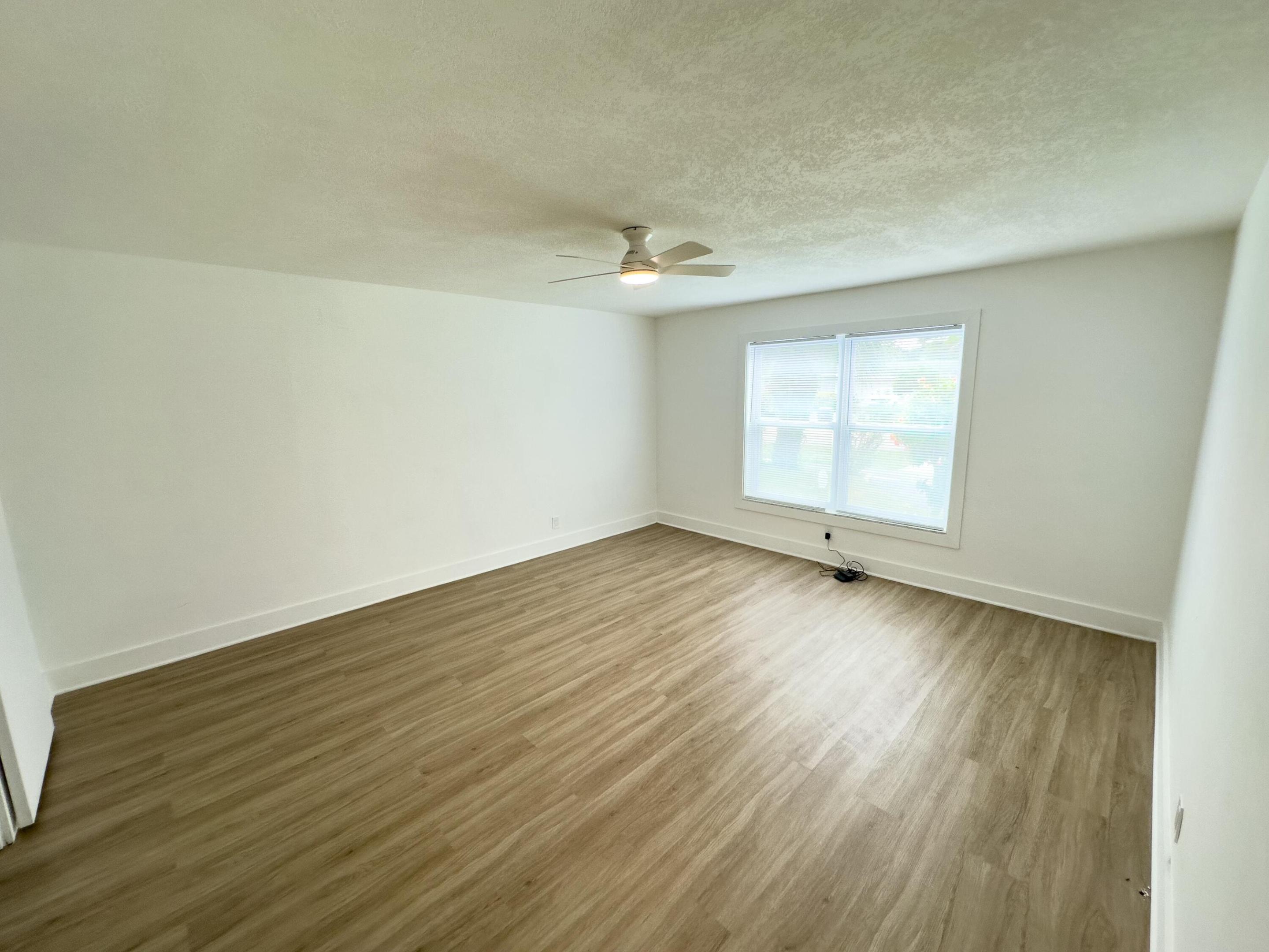 425 Greenbriar Drive, Lake Park