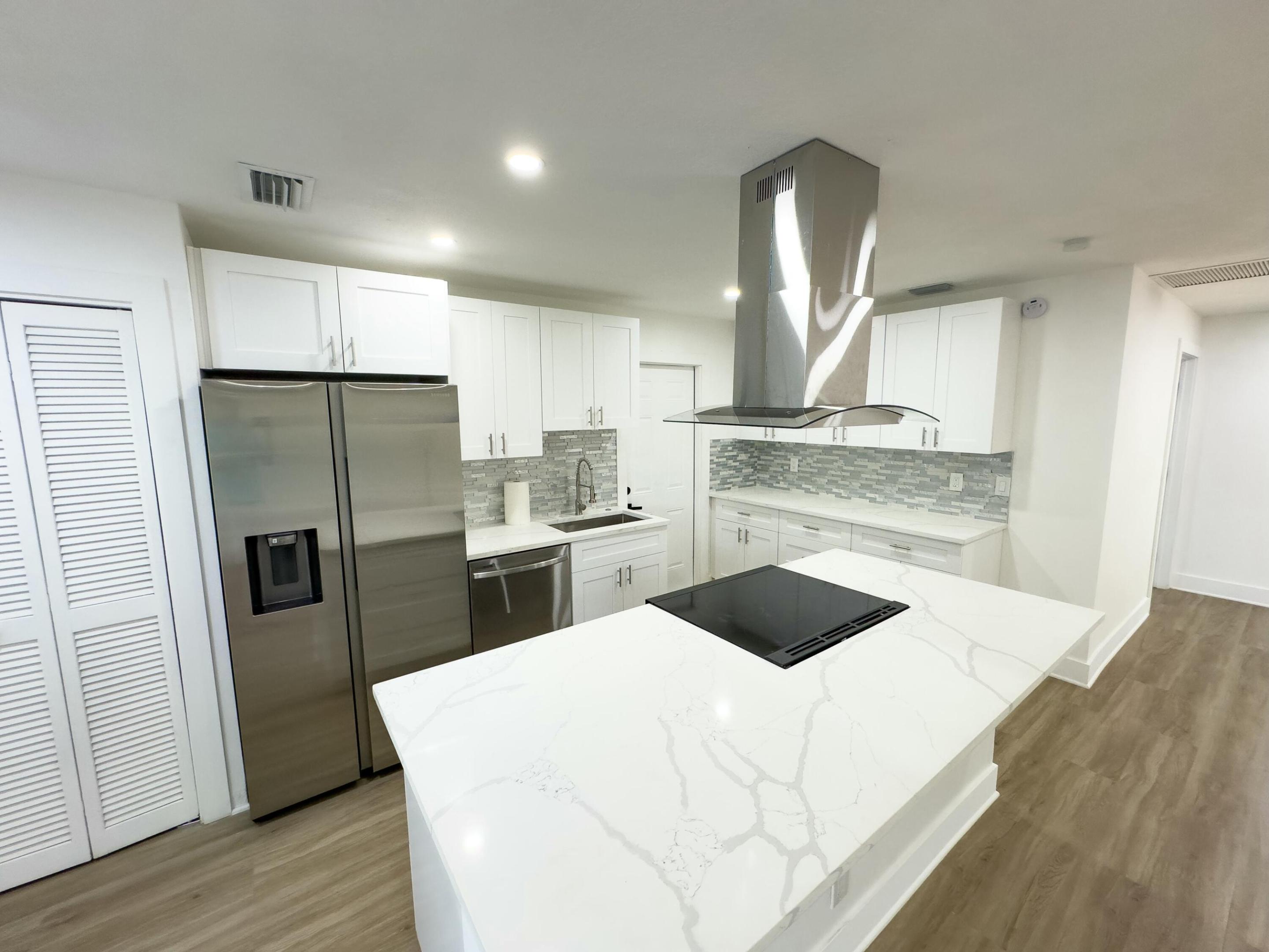 425 Greenbriar Drive, Lake Park