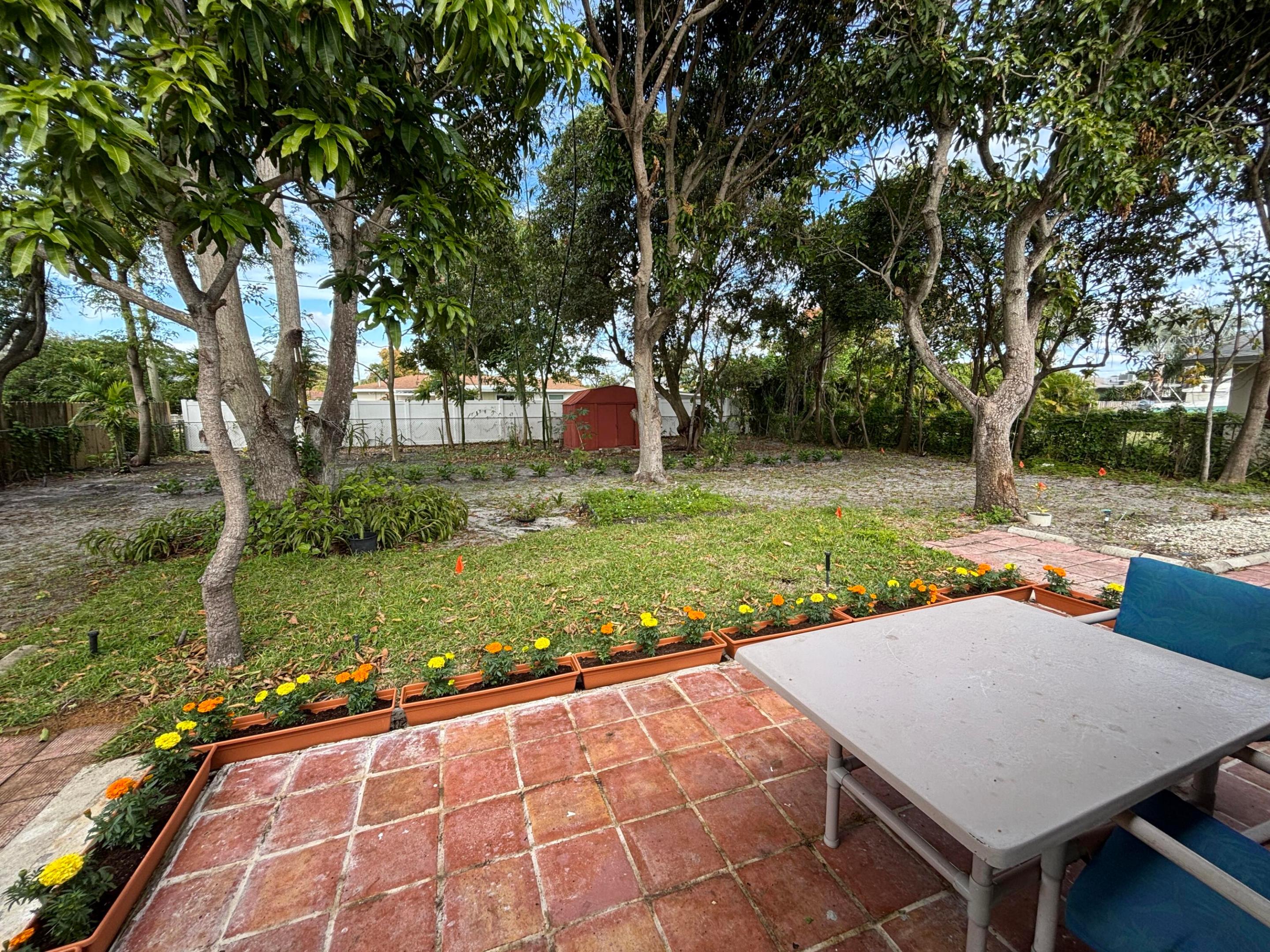 425 Greenbriar Drive, Lake Park