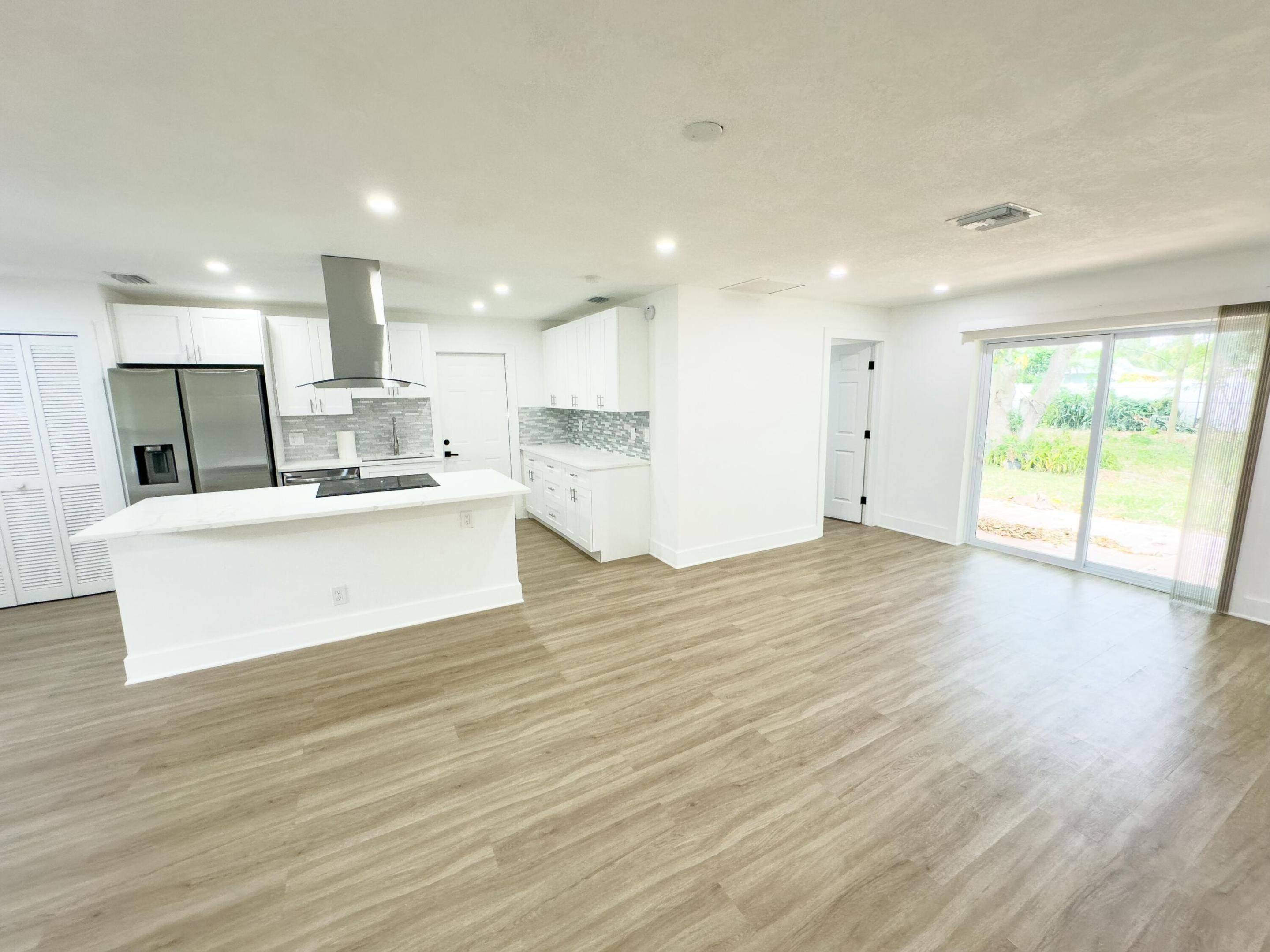 425 Greenbriar Drive, Lake Park