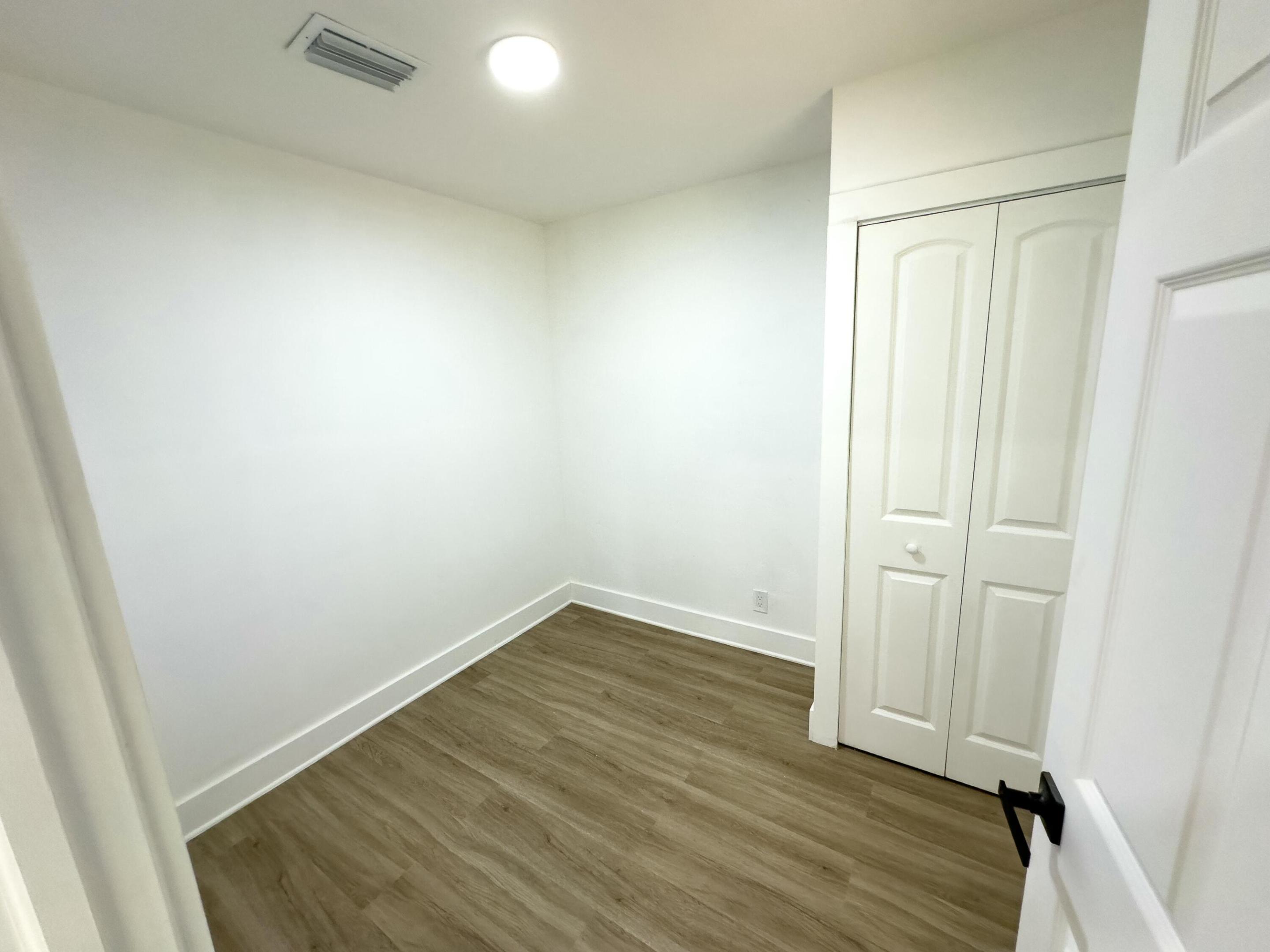 425 Greenbriar Drive, Lake Park