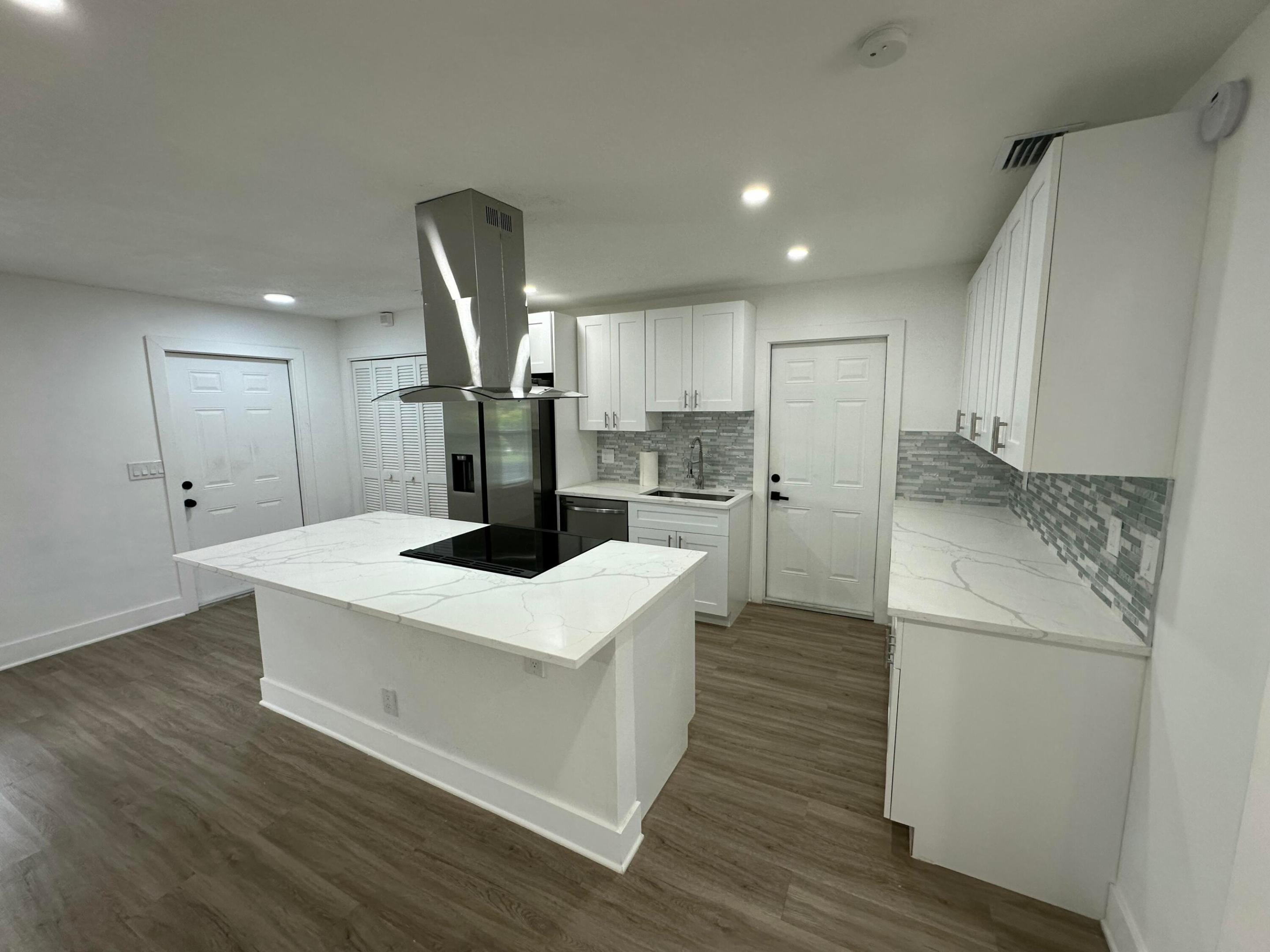425 Greenbriar Drive, Lake Park