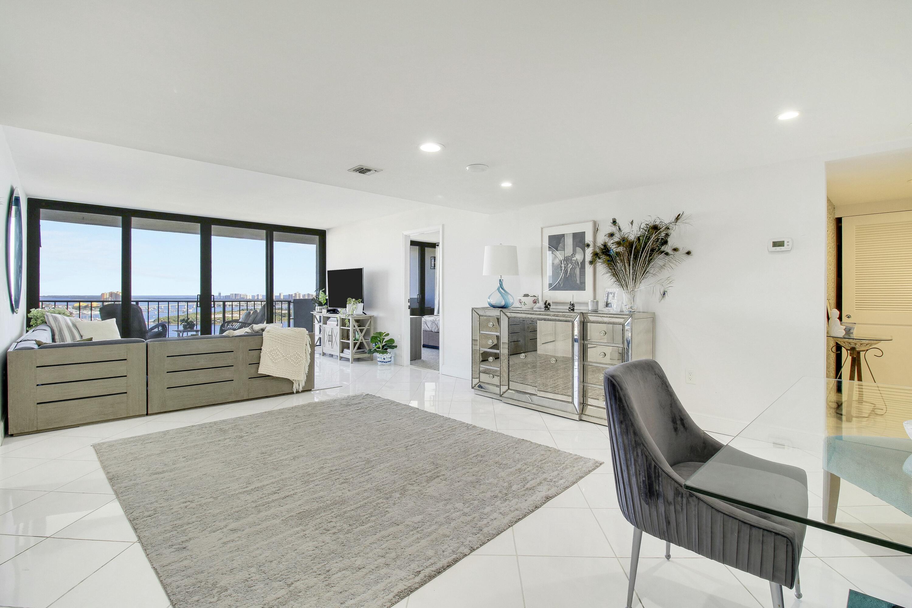 5600 N Flagler Drive Ph 107, West Palm Beach Unit: Ph 107