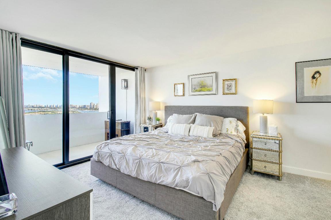 5600 N Flagler Drive Ph 107, West Palm Beach Unit: Ph 107