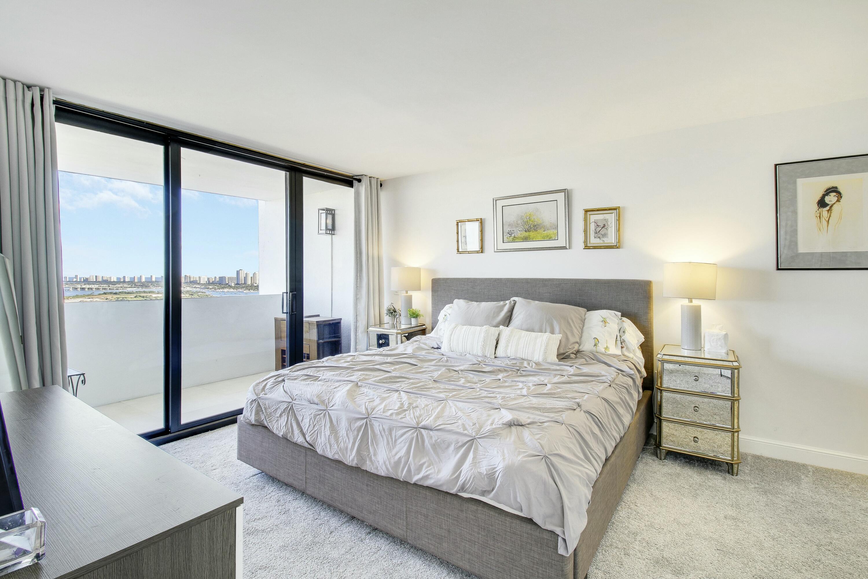 5600 N Flagler Drive Ph 107, West Palm Beach Unit: Ph 107