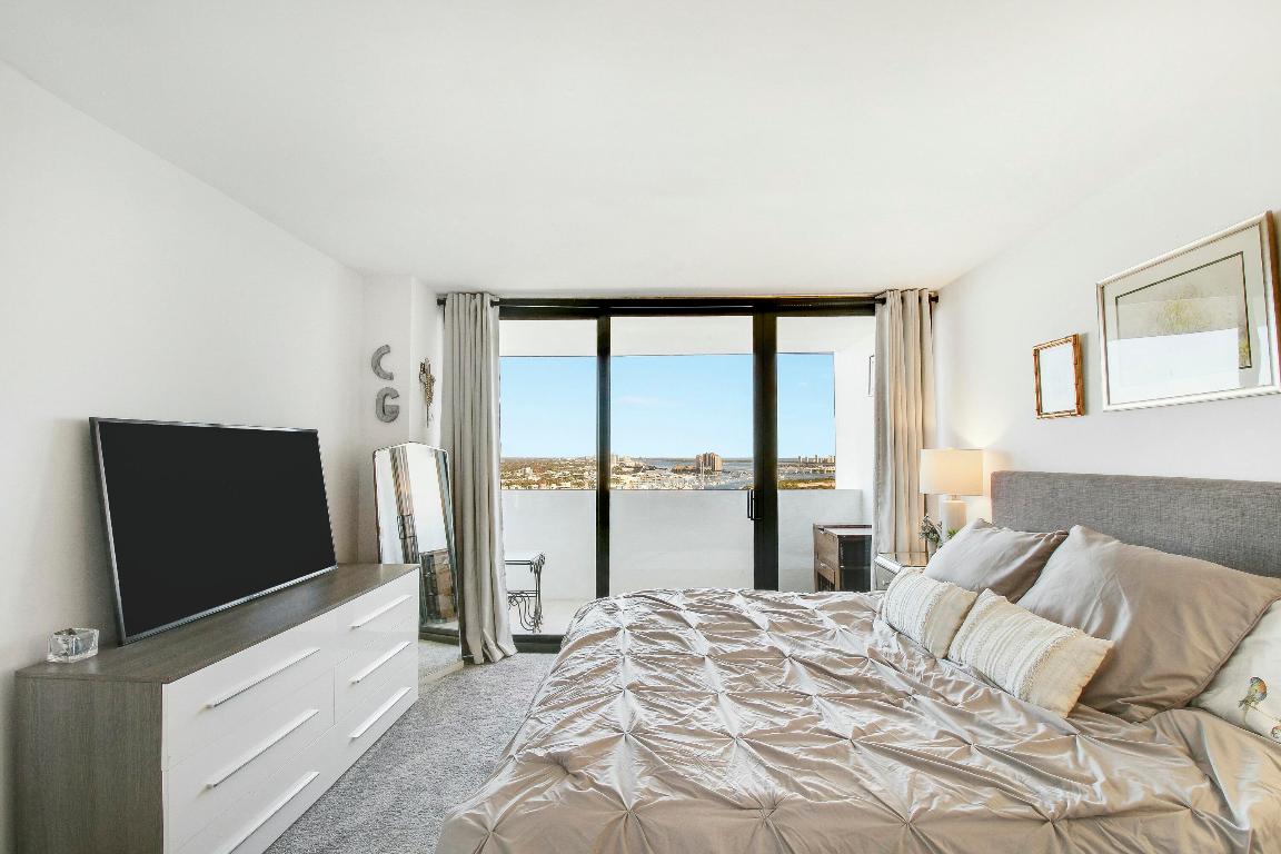 5600 N Flagler Drive Ph 107, West Palm Beach Unit: Ph 107