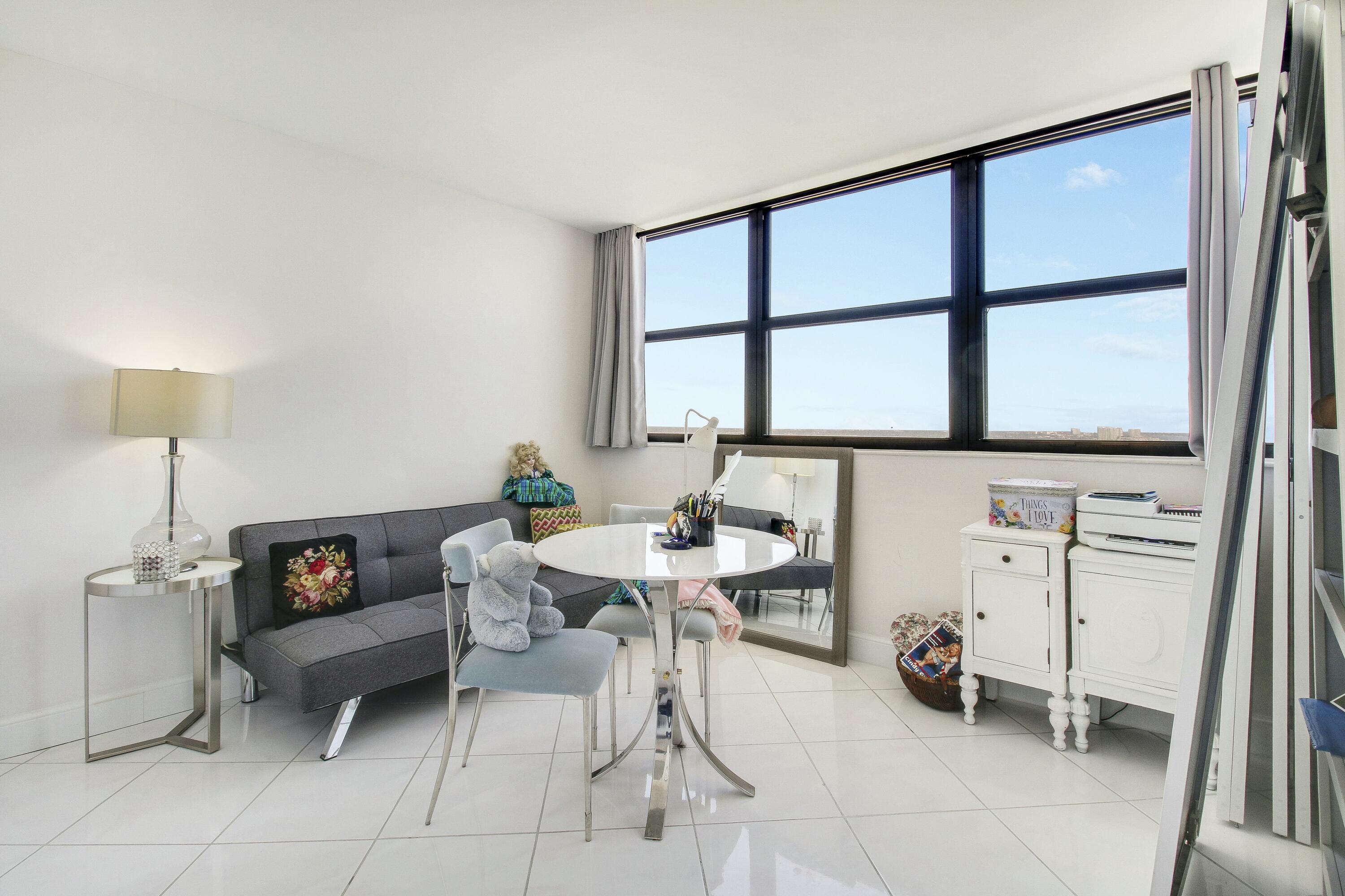 5600 N Flagler Drive Ph 107, West Palm Beach Unit: Ph 107