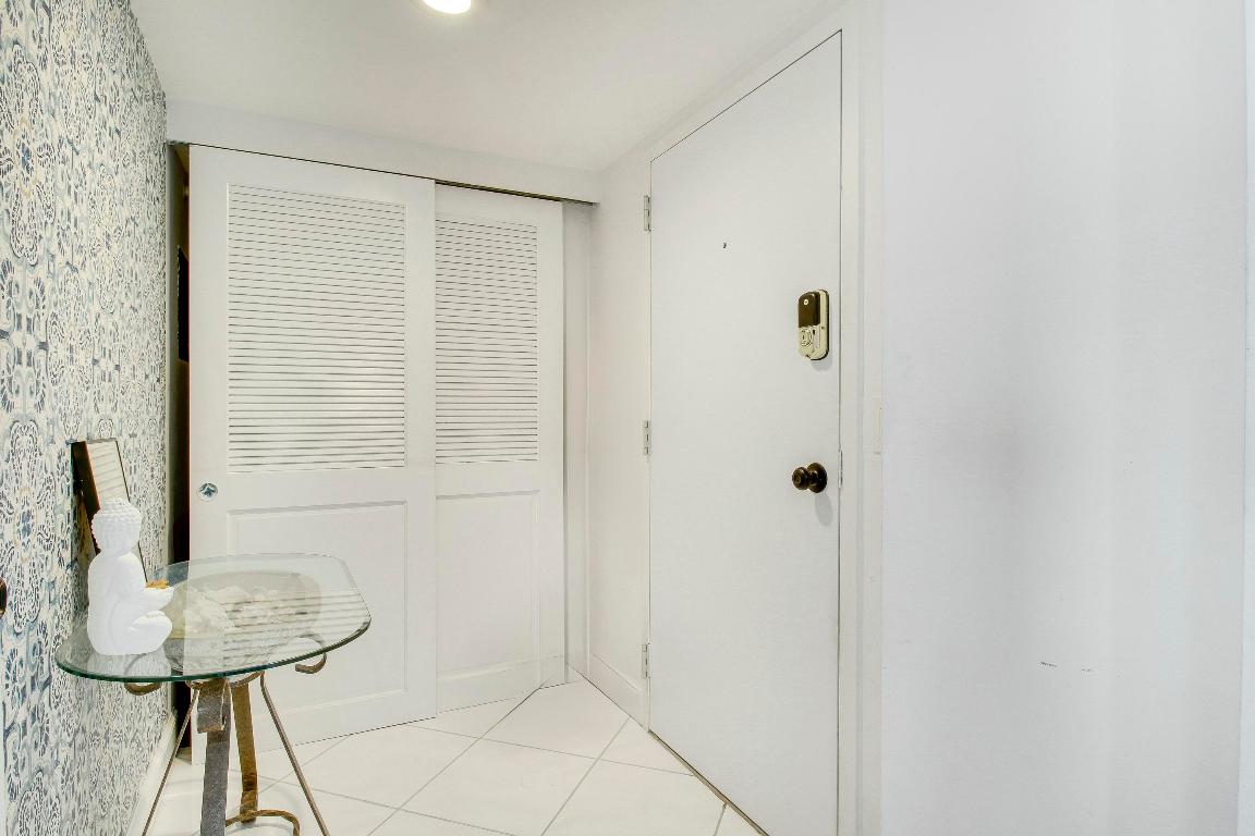 5600 N Flagler Drive Ph 107, West Palm Beach Unit: Ph 107