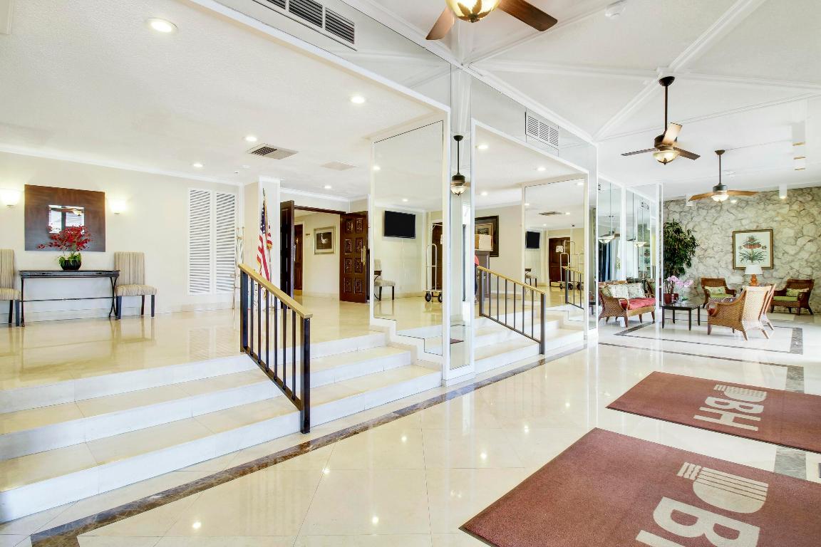 5600 N Flagler Drive Ph 107, West Palm Beach Unit: Ph 107