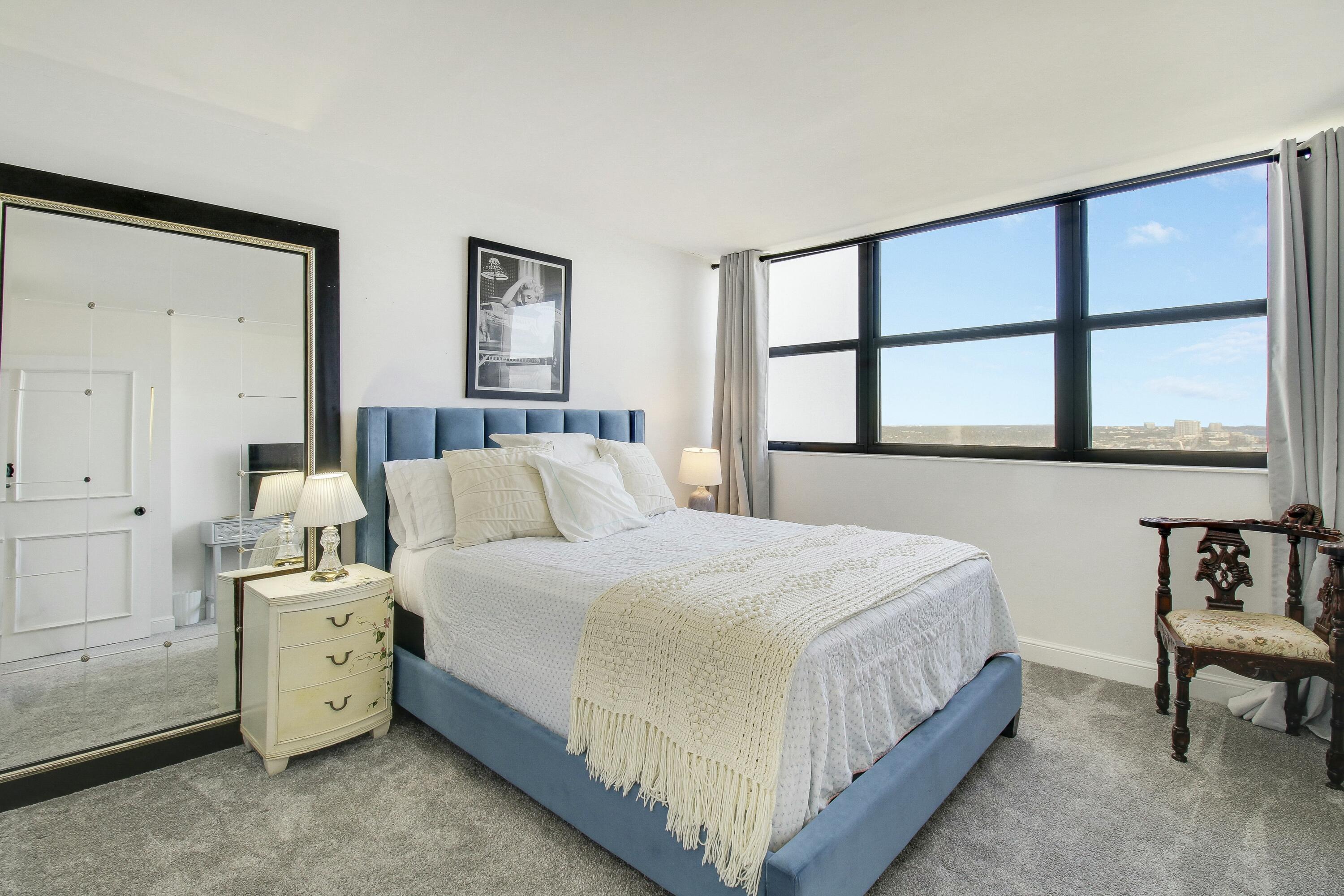 5600 N Flagler Drive Ph 107, West Palm Beach Unit: Ph 107