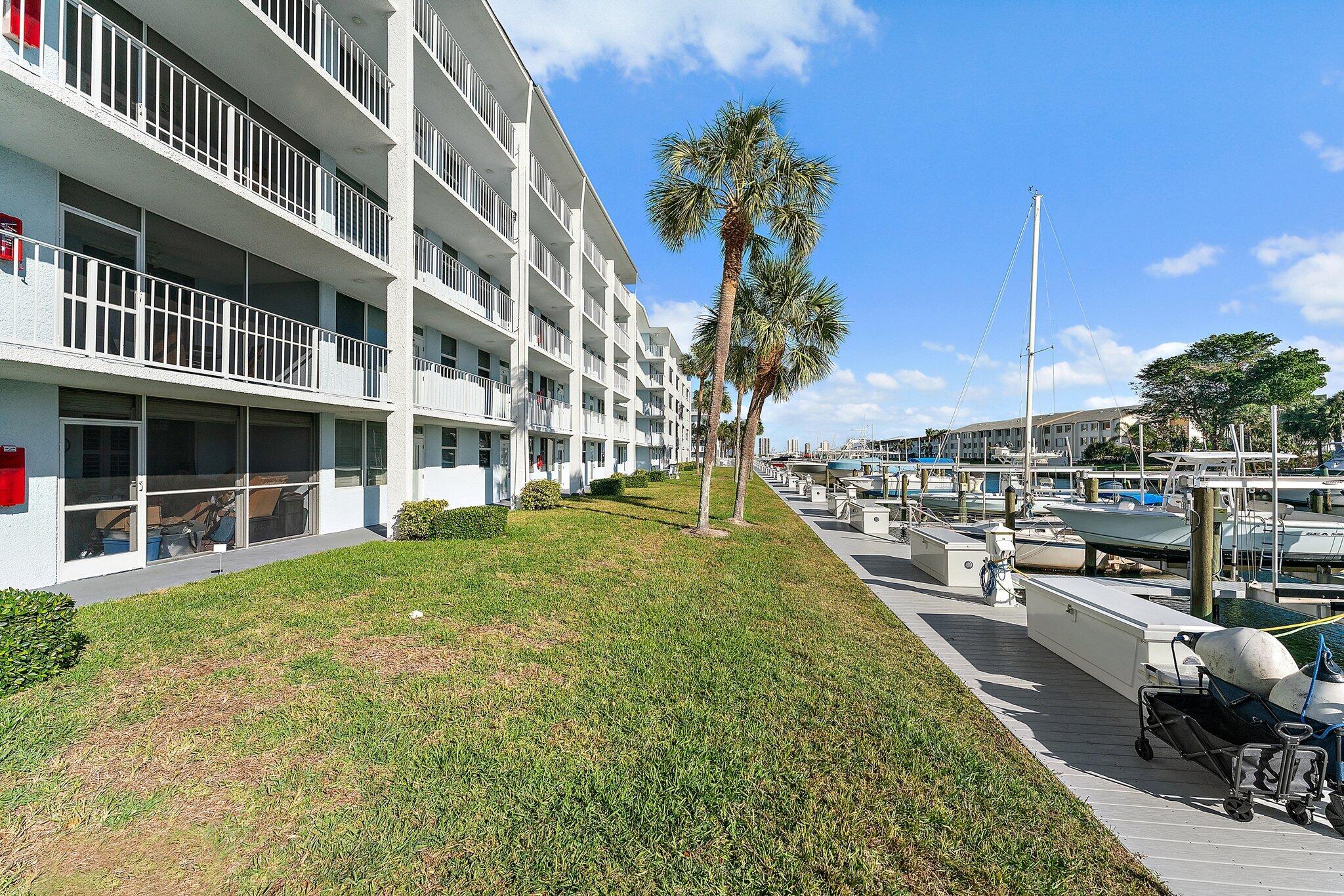 108 Paradise Harbour Boulevard 114, North Palm Beach Unit: 114