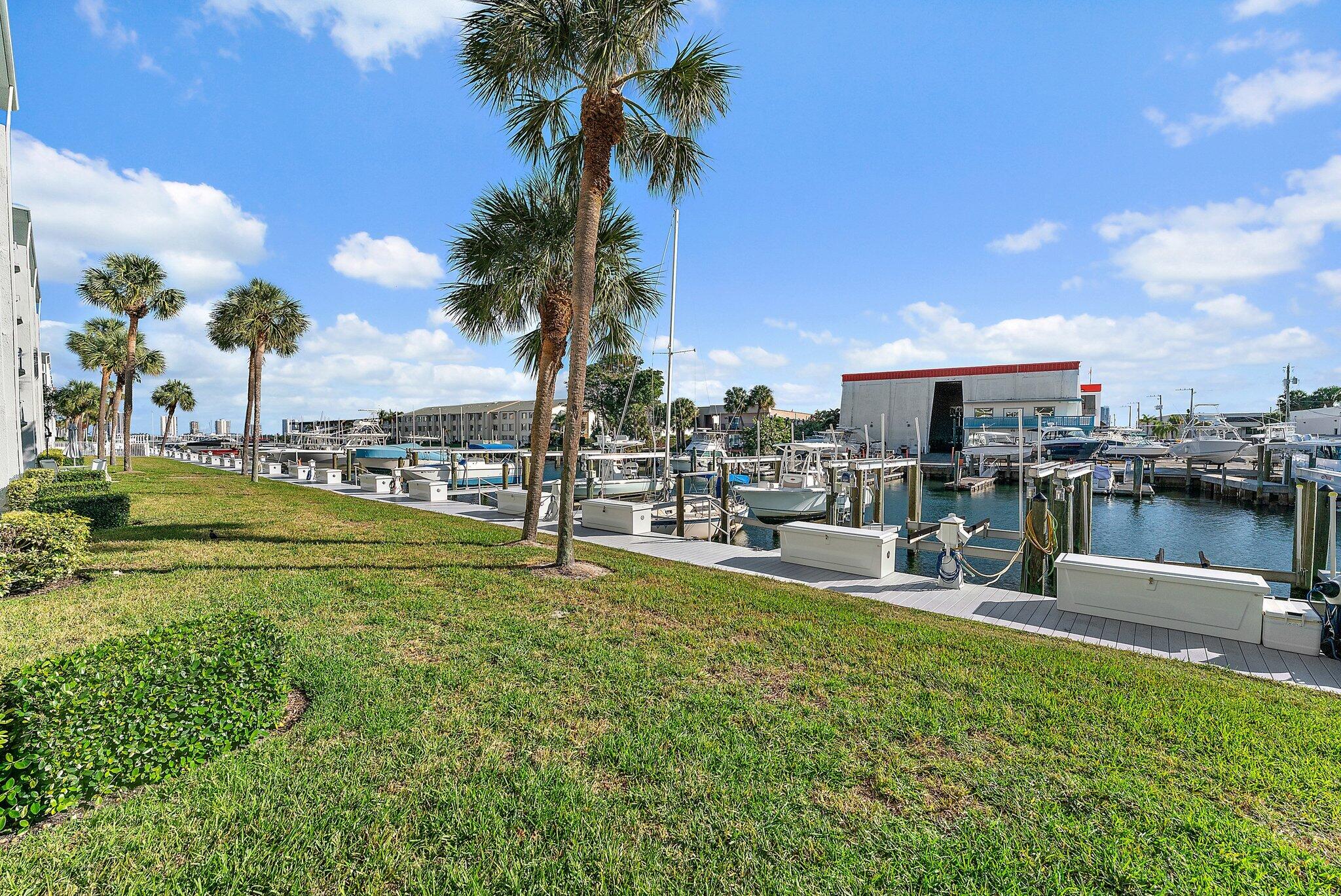 108 Paradise Harbour Boulevard 114, North Palm Beach Unit: 114