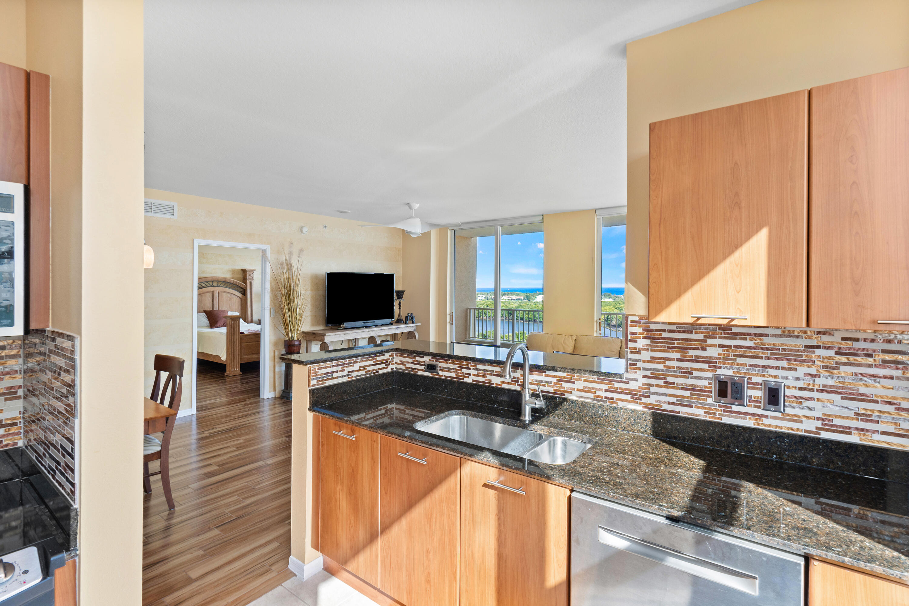 700 E Boulevard 1001