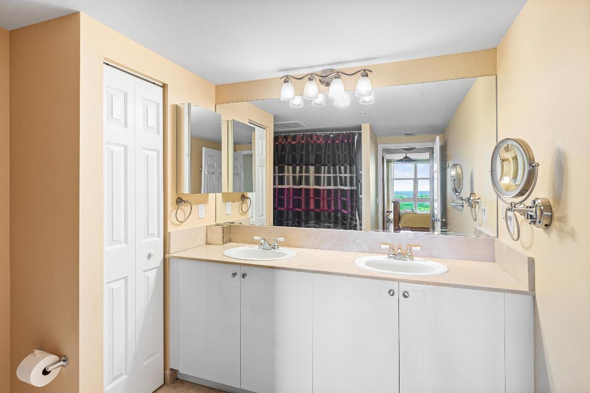 700 E Boulevard 1001