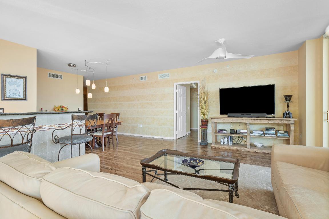 700 E Boulevard 1001