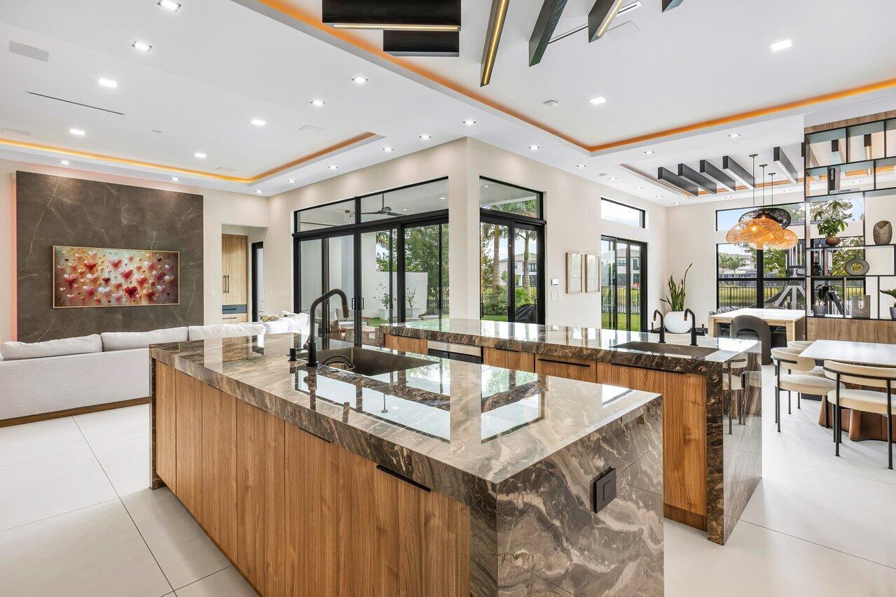 9900 Espresso Manor