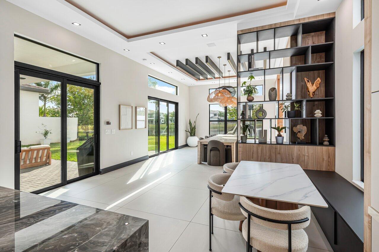 9900 Espresso Manor