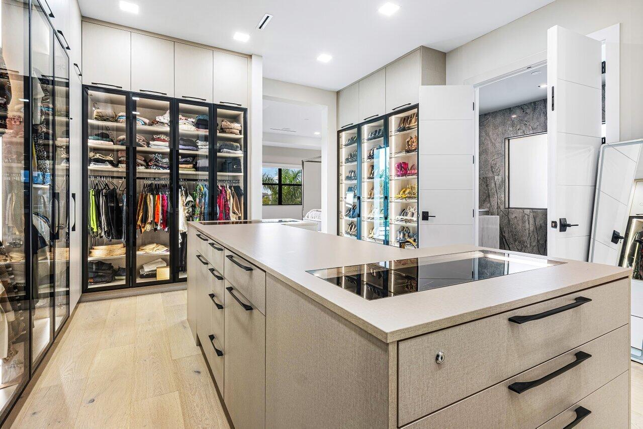 9900 Espresso Manor