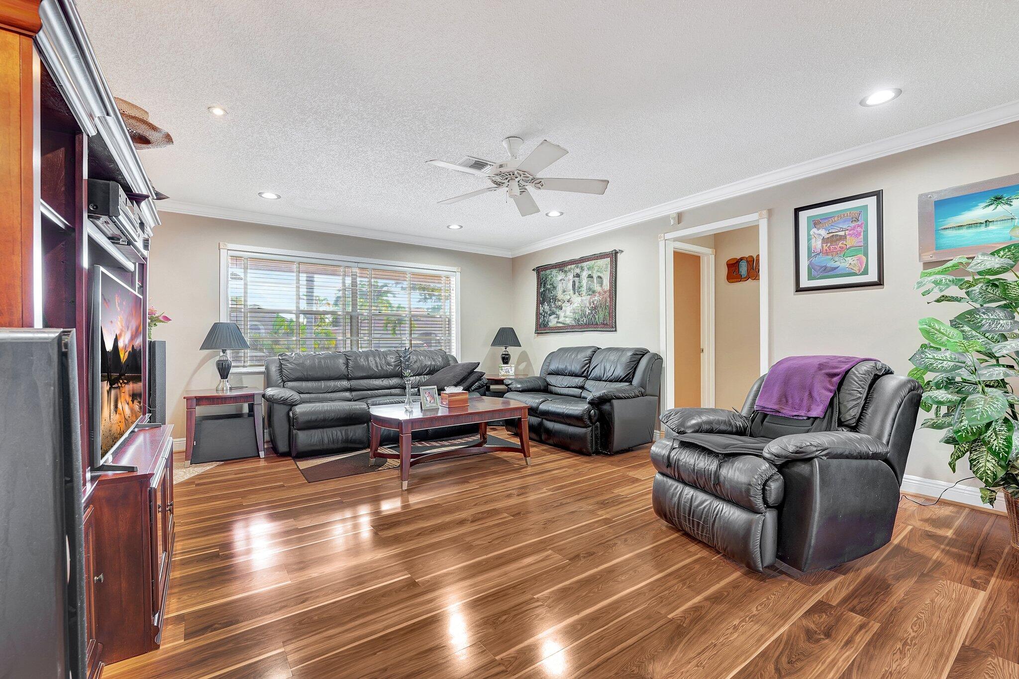 335 SW 32nd Terrace