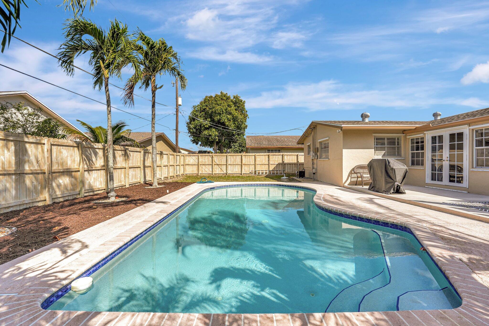 335 SW 32nd Terrace