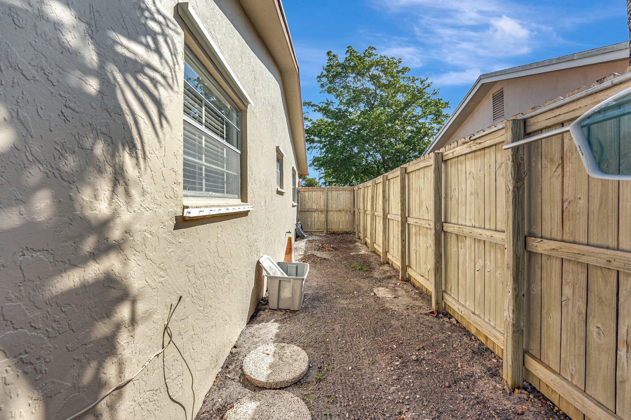335 SW 32nd Terrace