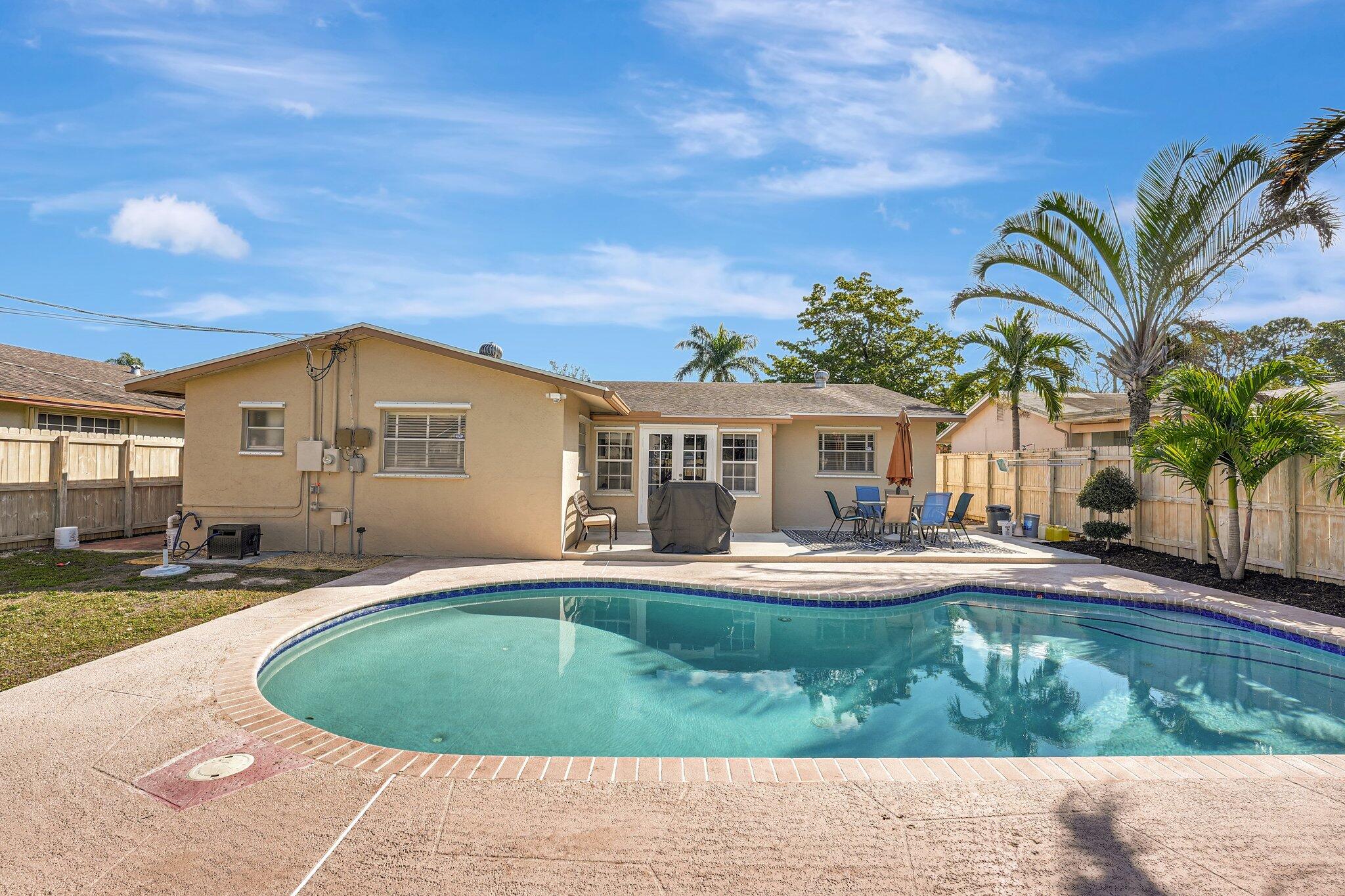 335 SW 32nd Terrace