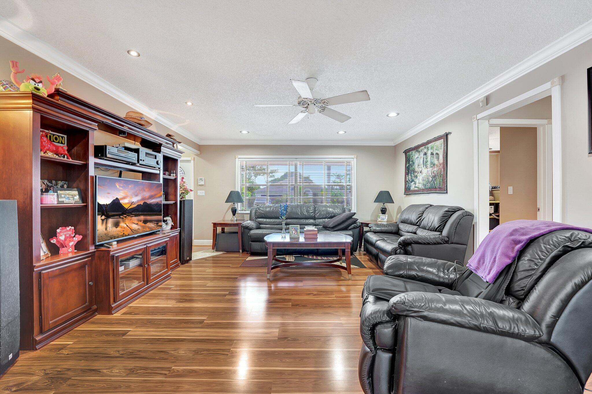 335 SW 32nd Terrace