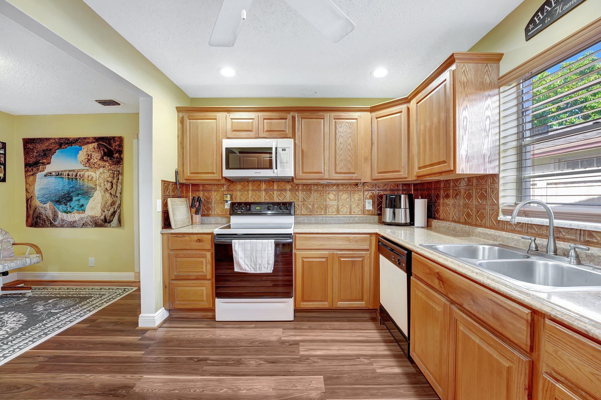 335 SW 32nd Terrace