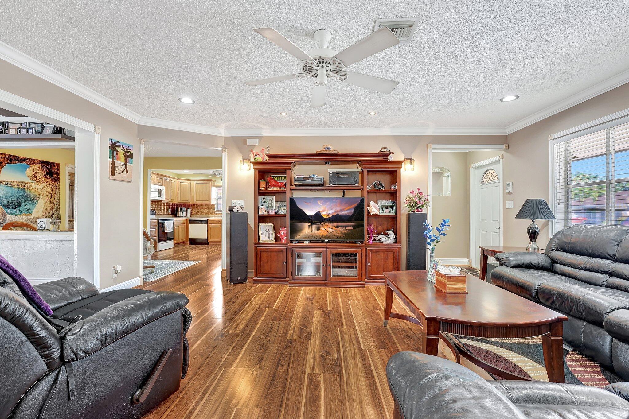 335 SW 32nd Terrace