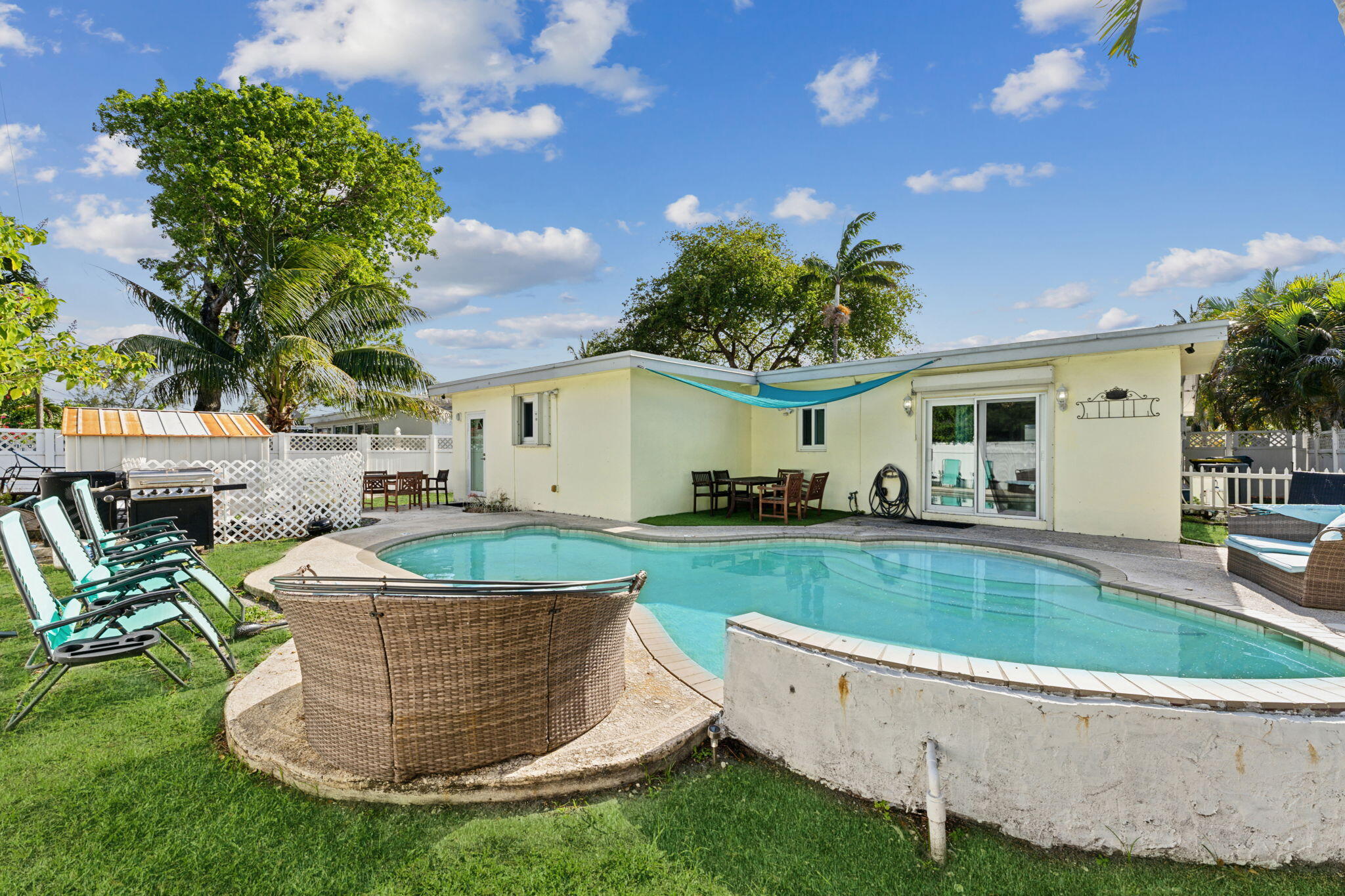 718 NW 9th Avenue, Dania Beach