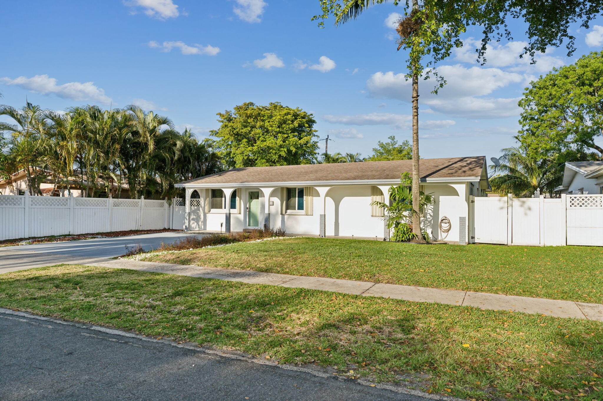 718 NW 9th Avenue, Dania Beach