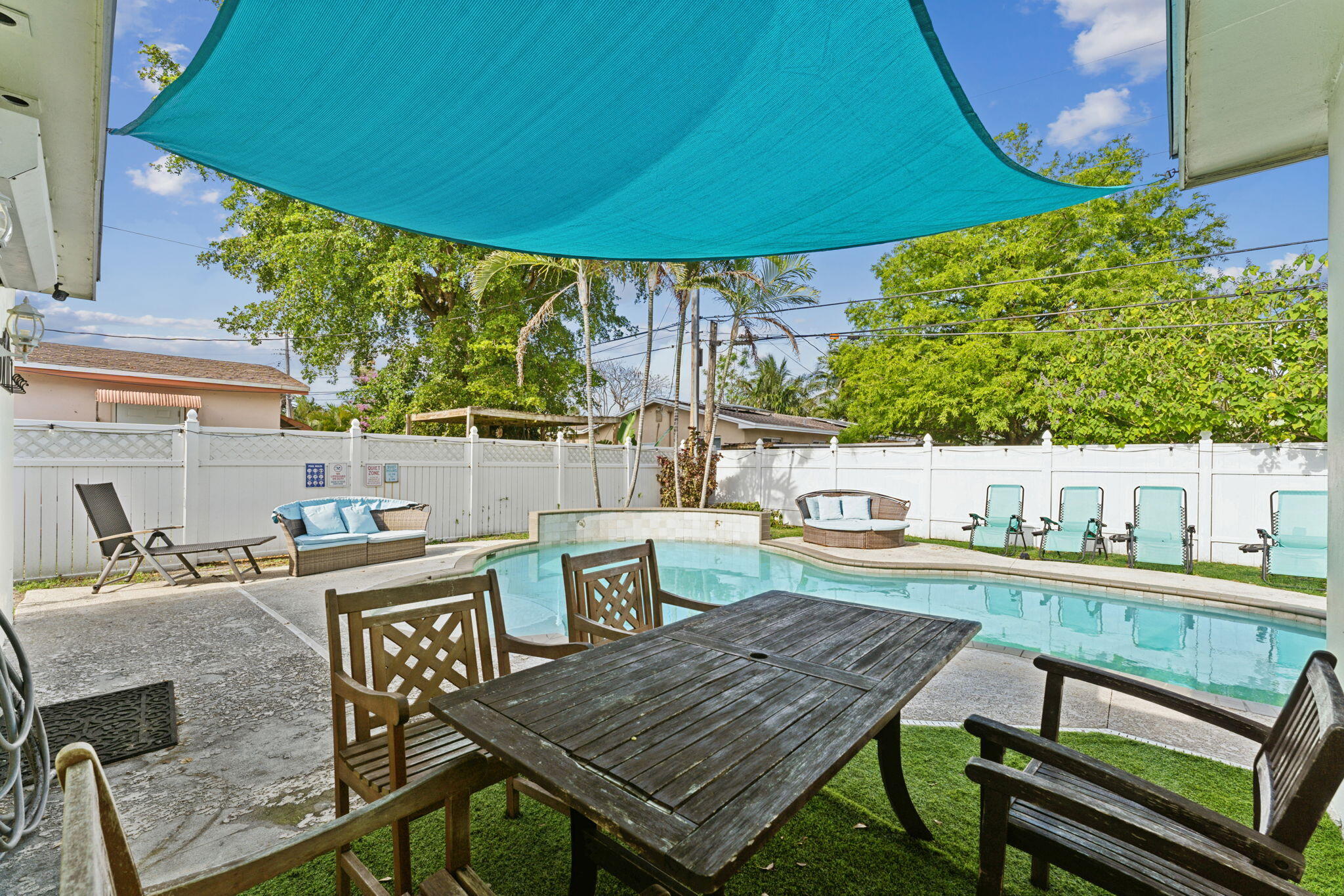 718 NW 9th Avenue, Dania Beach
