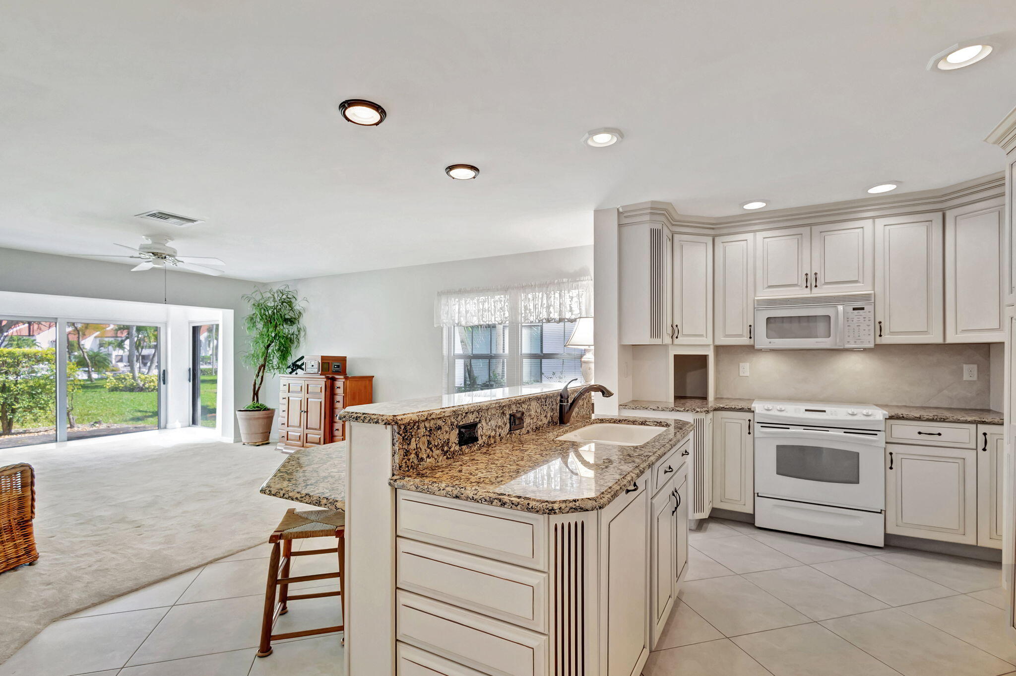 2439 Treasure Isle Drive 8, Palm Beach Gardens Unit: 8