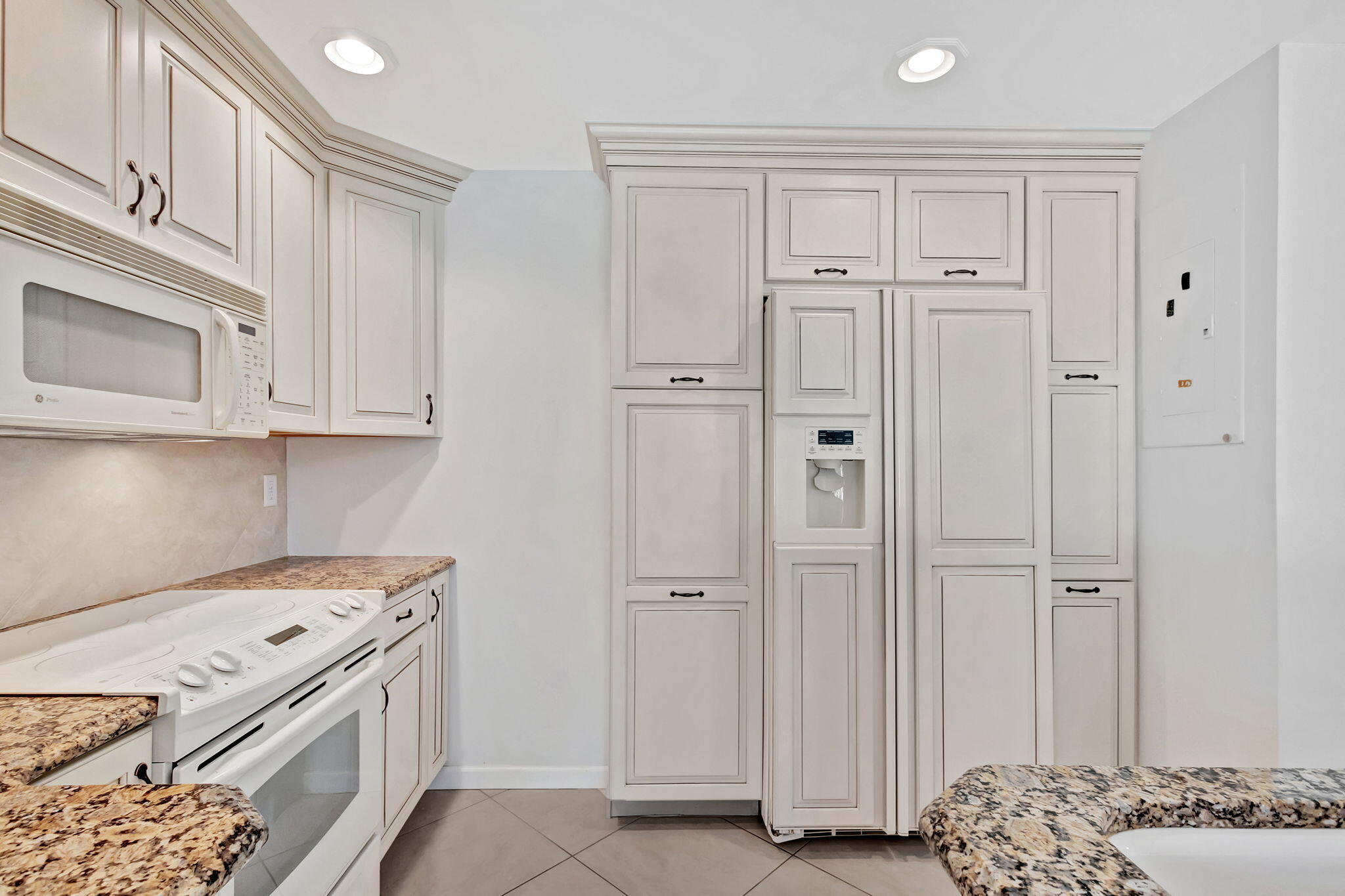 2439 Treasure Isle Drive 8, Palm Beach Gardens Unit: 8