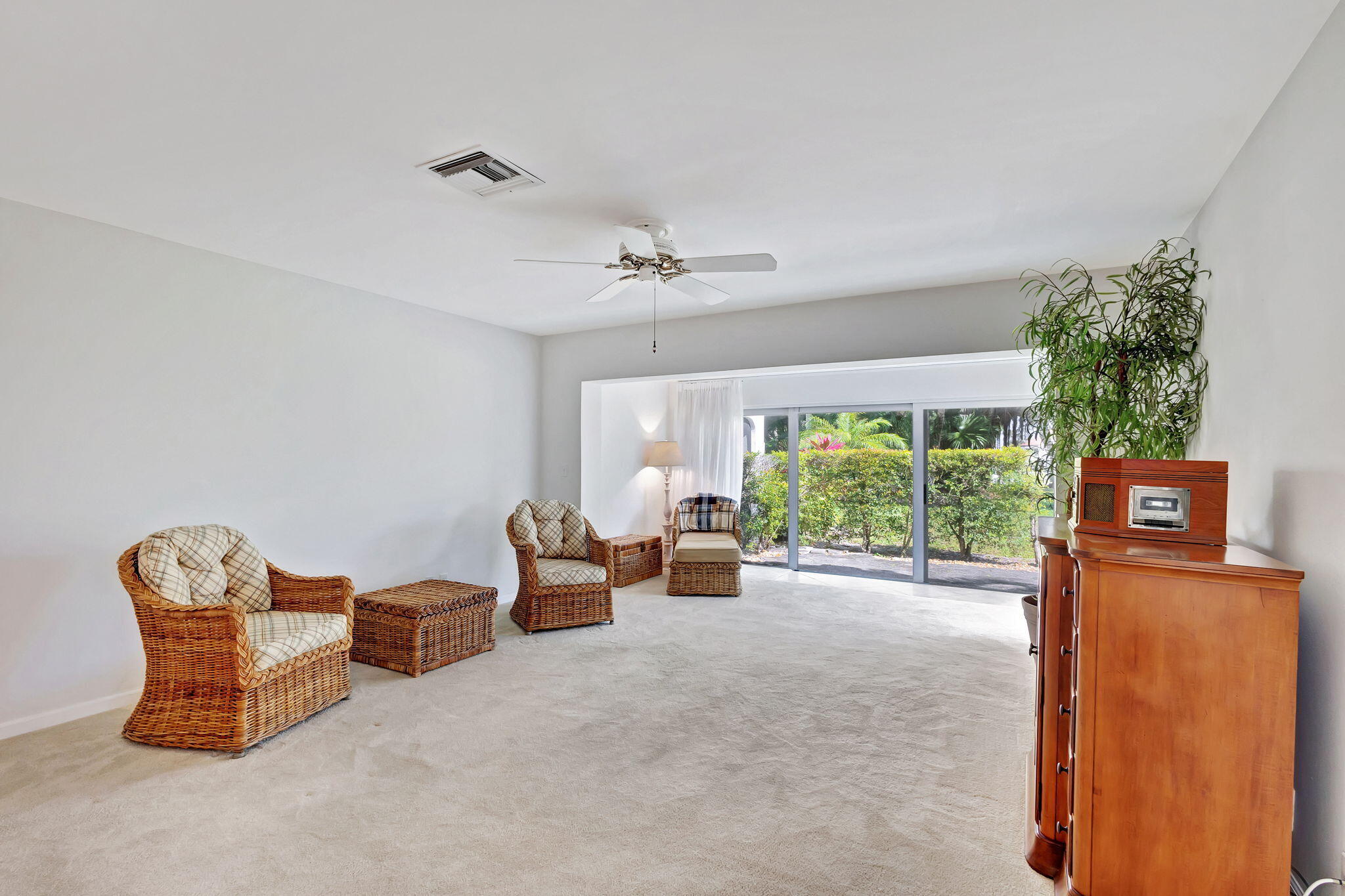 2439 Treasure Isle Drive 8, Palm Beach Gardens Unit: 8