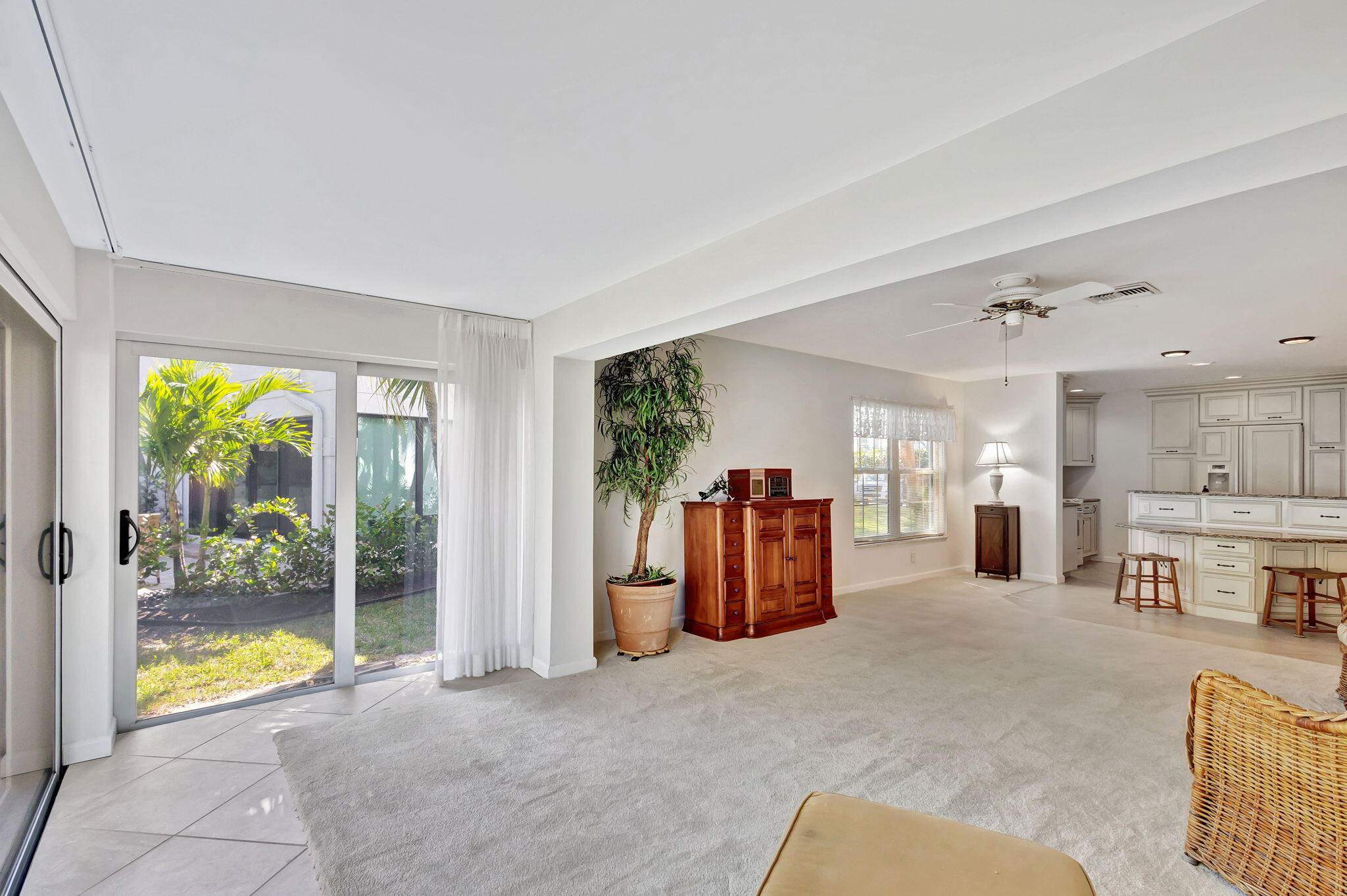 2439 Treasure Isle Drive 8, Palm Beach Gardens Unit: 8