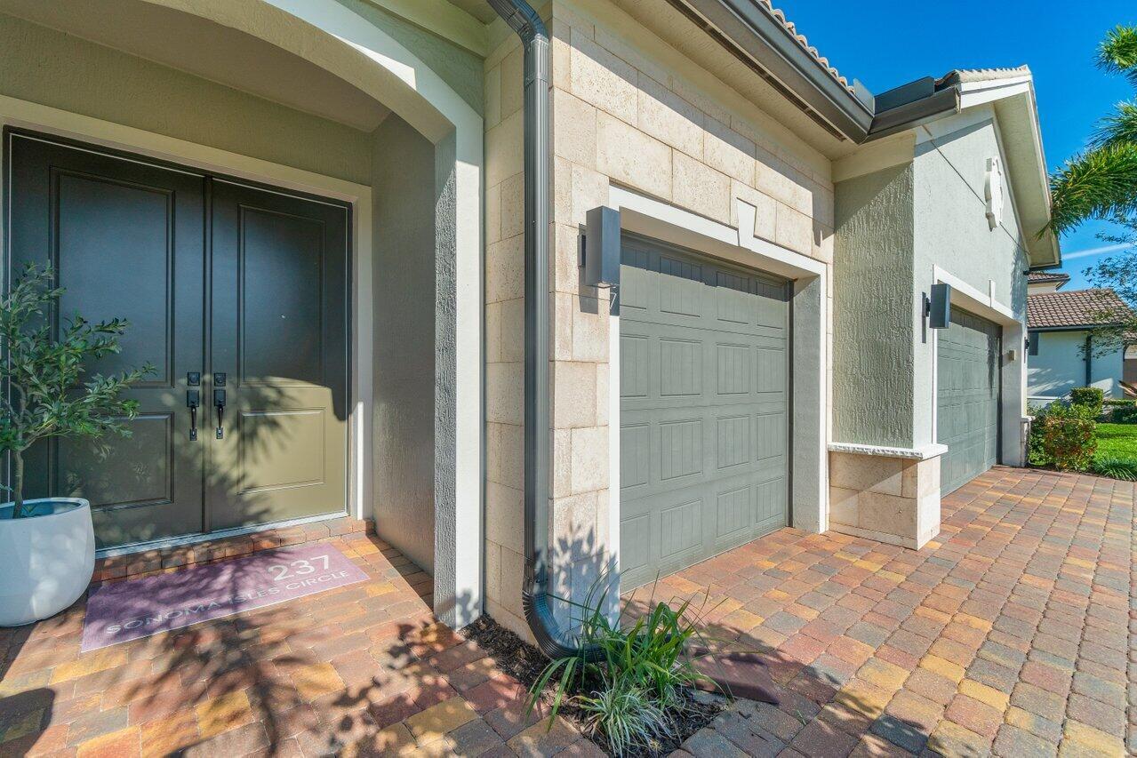 237 Sonoma Isles Circle