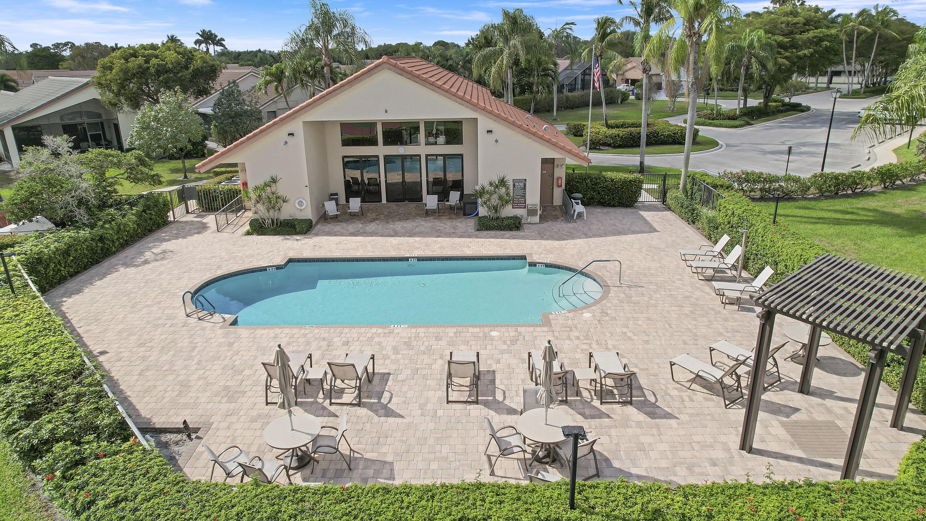 10199 Lexington Circle N