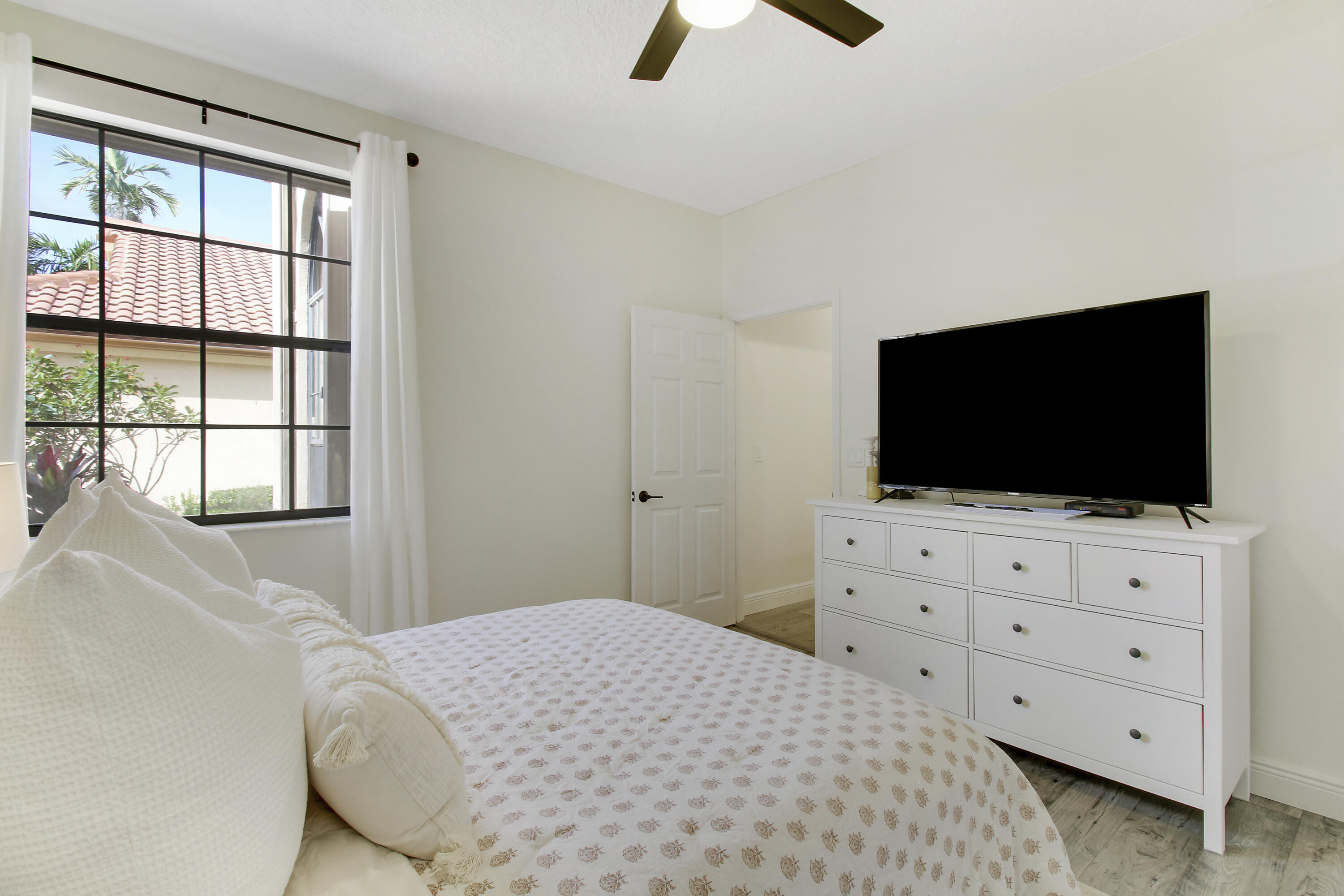 10199 Lexington Circle N