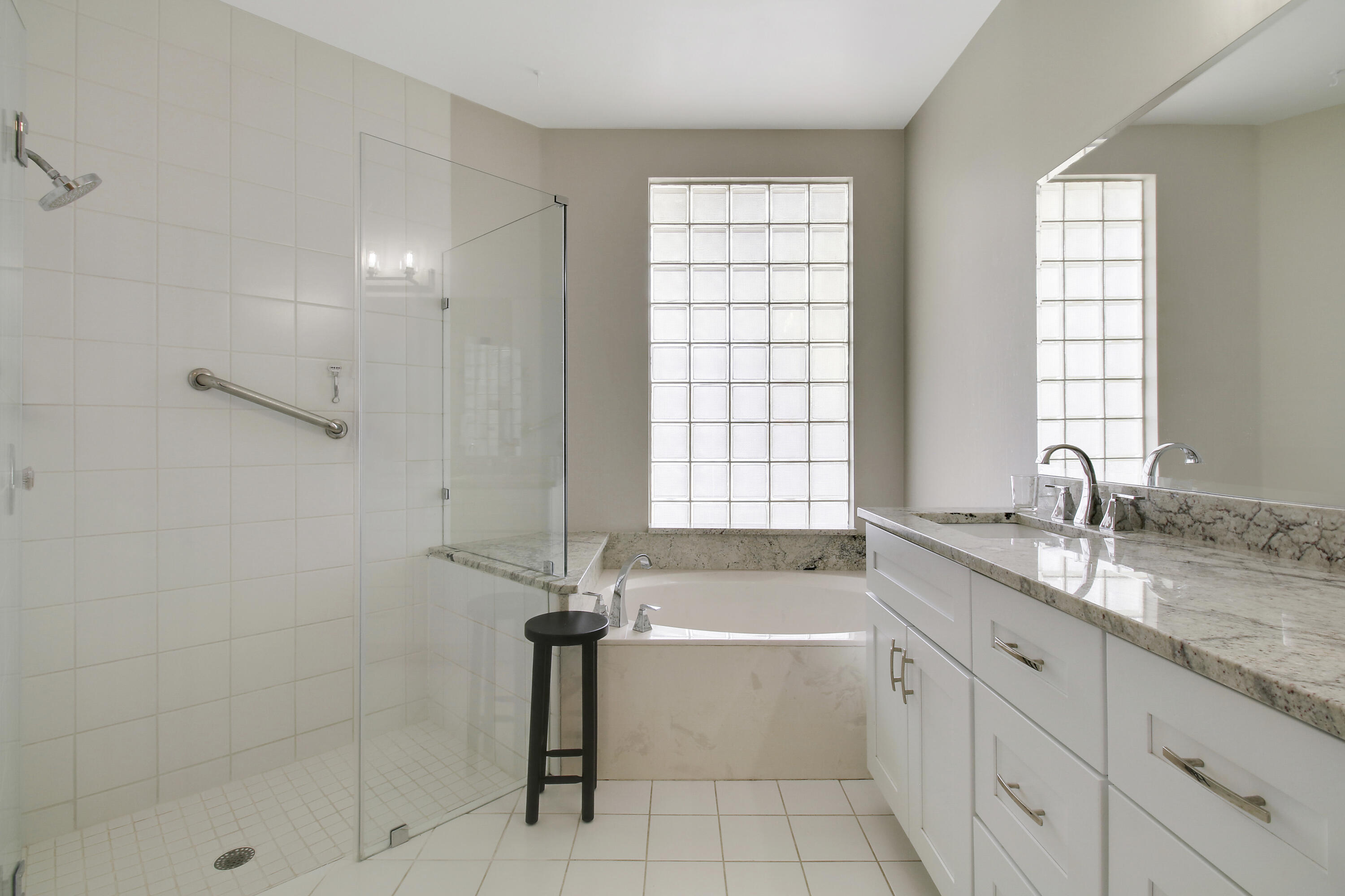 10199 Lexington Circle N