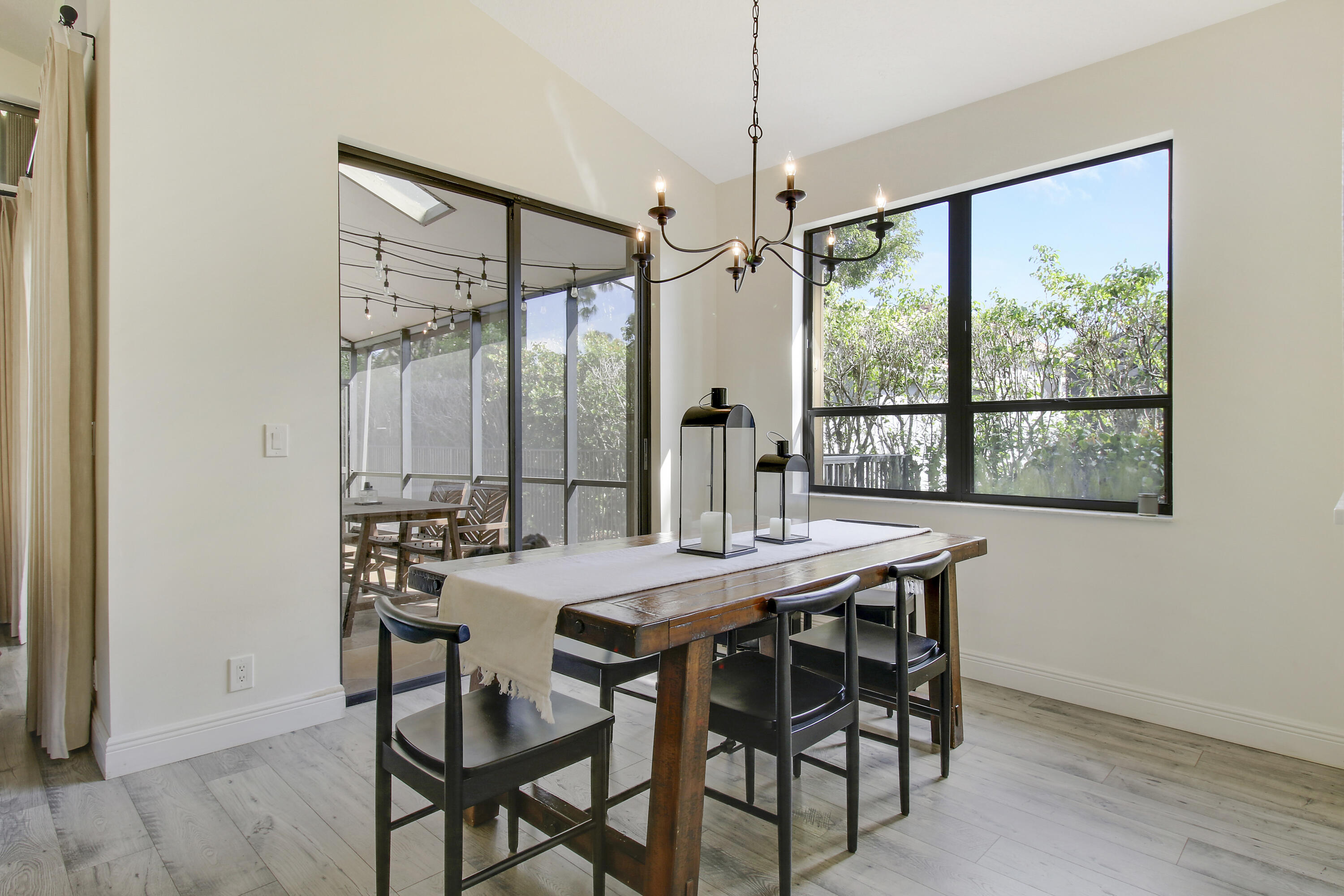 10199 Lexington Circle N