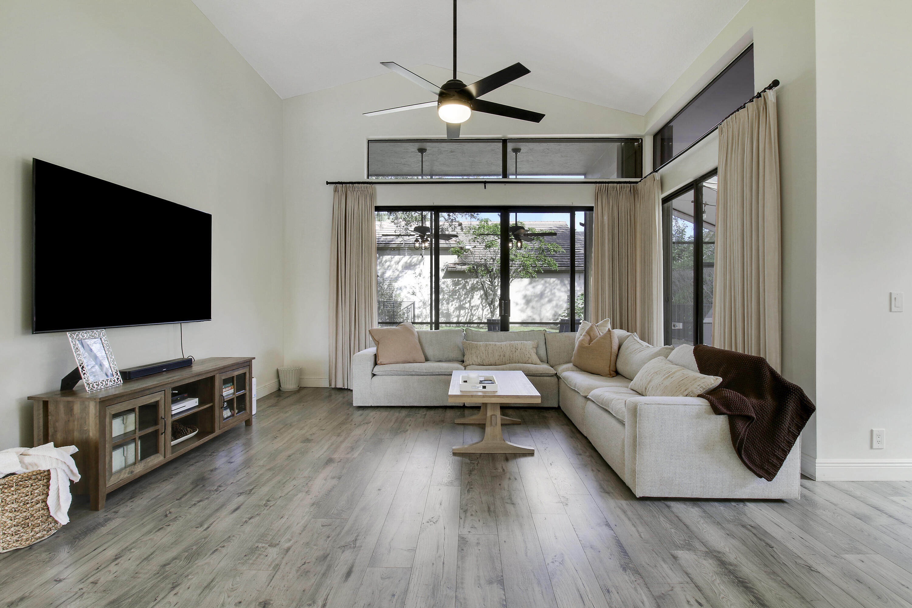 10199 Lexington Circle N